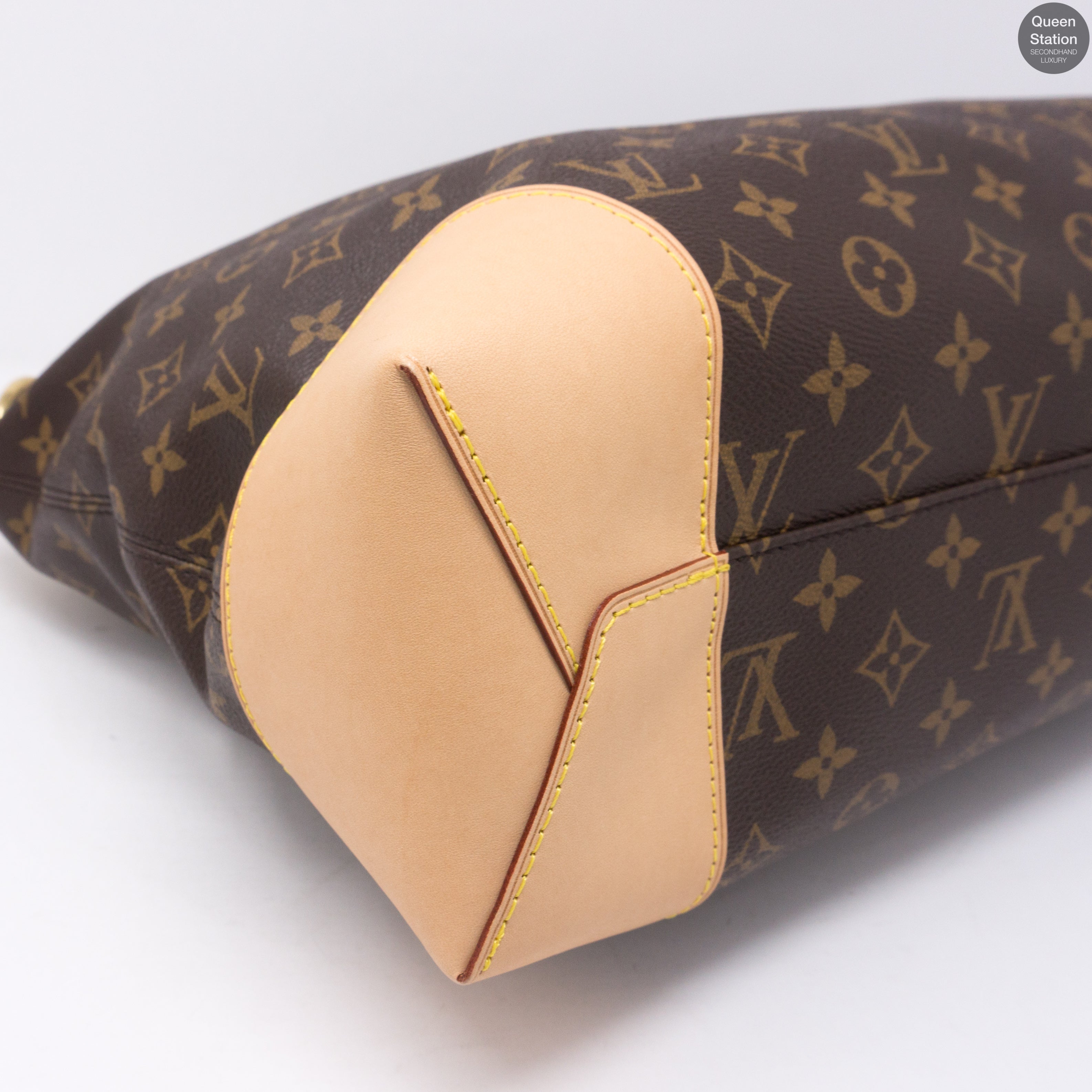 Louis Vuitton Berri MM Monogram Queen Station