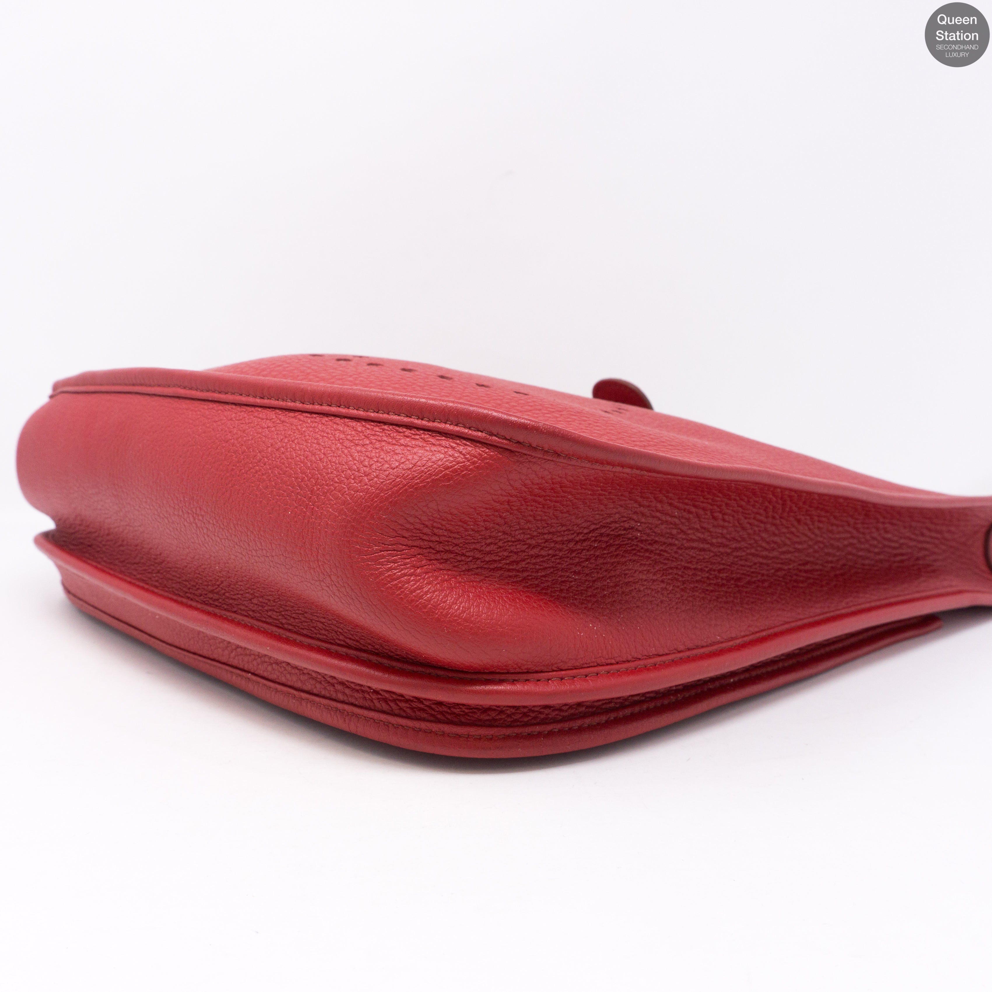 Evelyne III Rouge
