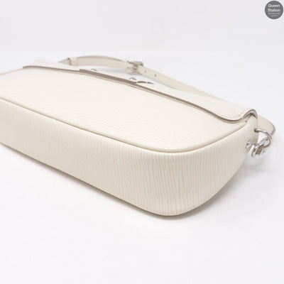 Montaigne Pochette White Epi