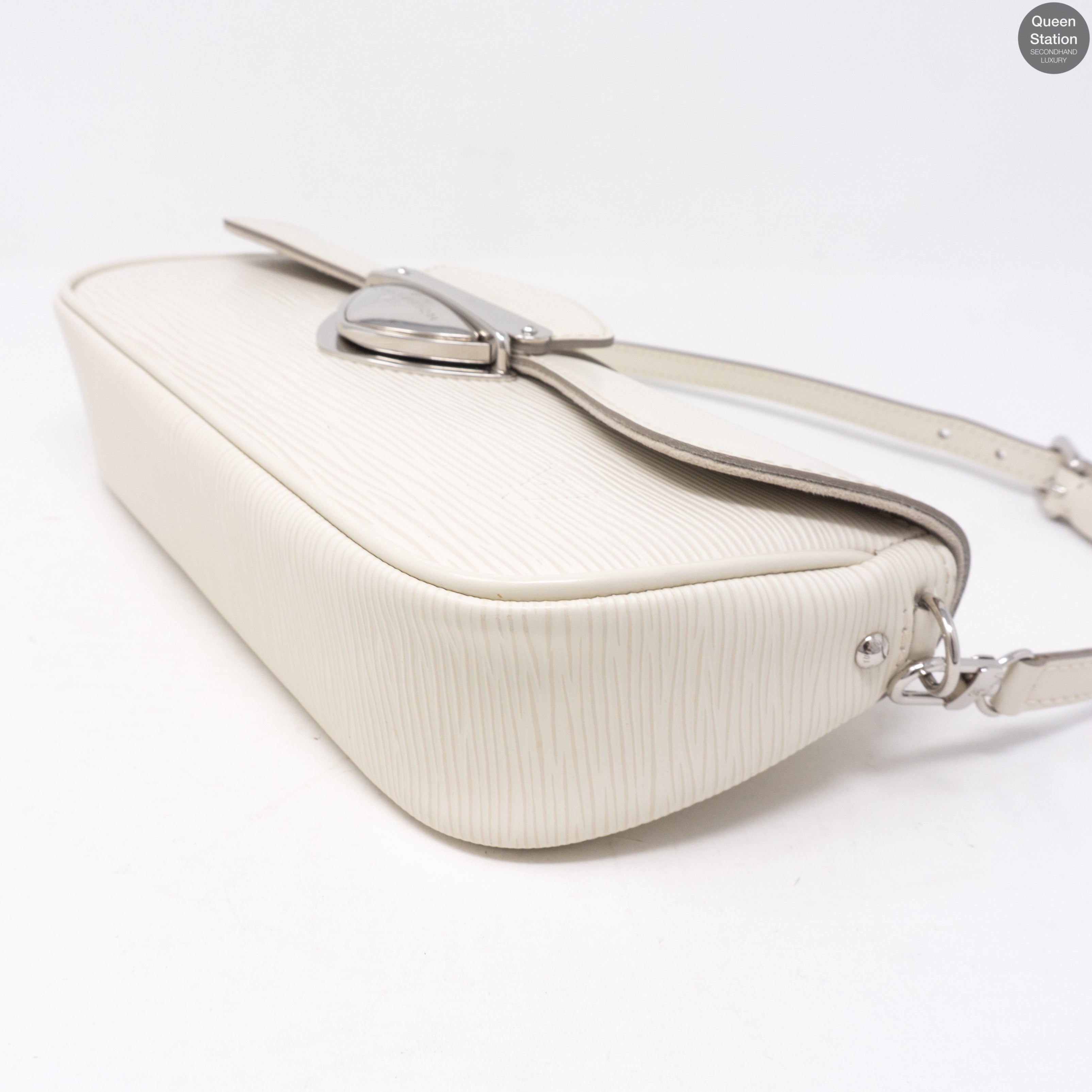 Montaigne Pochette White Epi