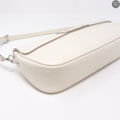 Montaigne Pochette White Epi