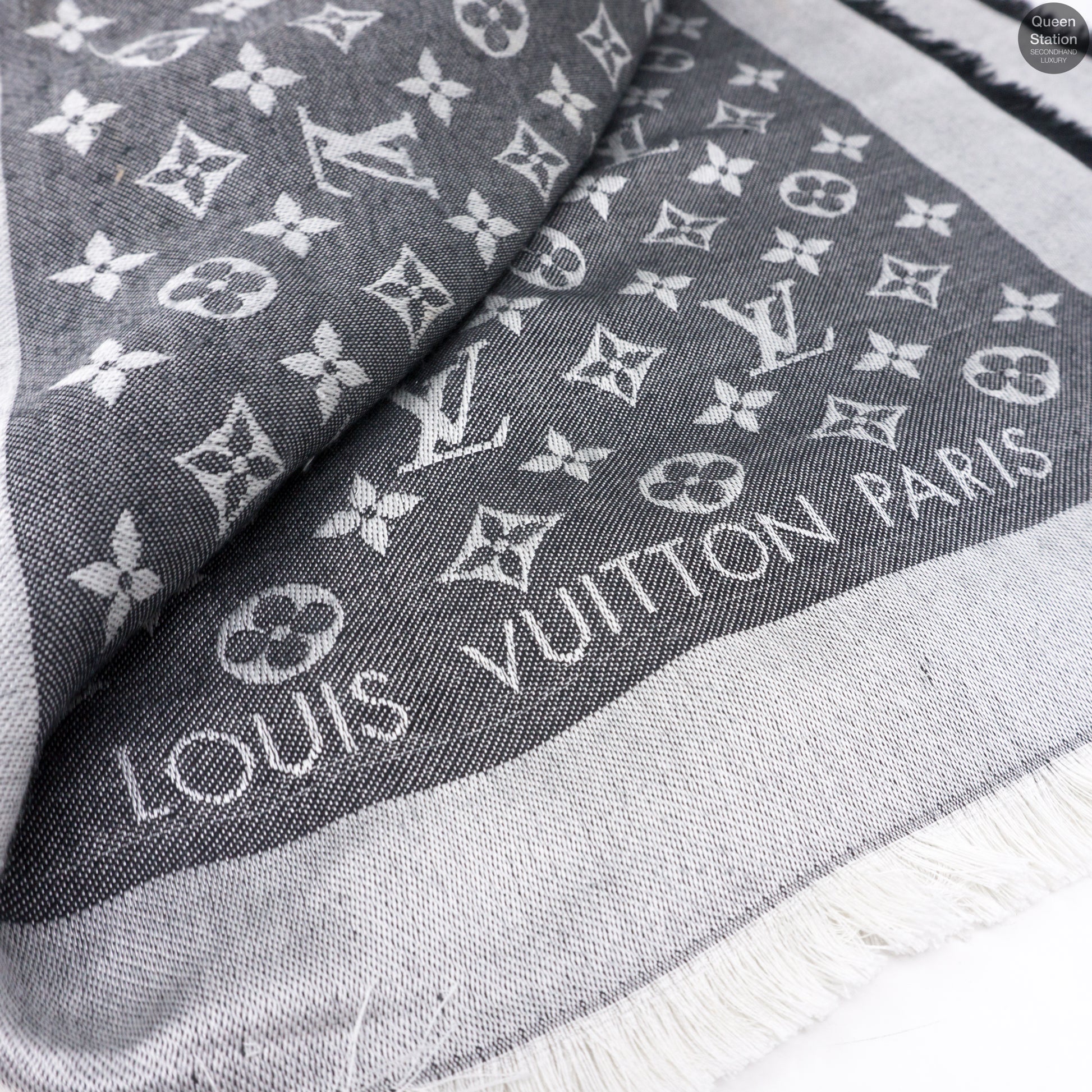 ⭐SOLD⭐New Louis Vuitton Shawl - Black denim Monogram silk and