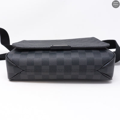 District PM Damier Graphite