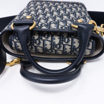 DiorAvenue Bucket Bag