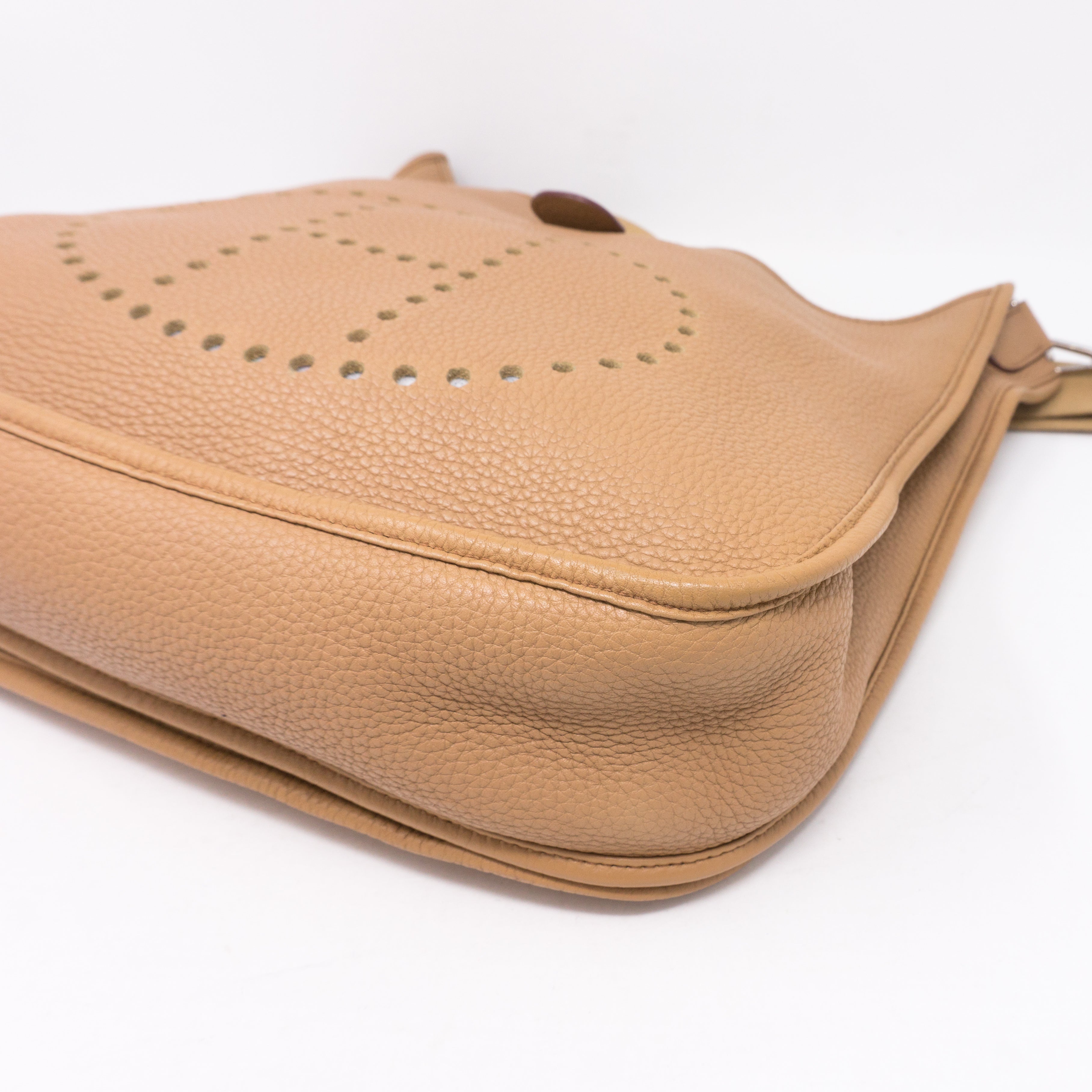 Evelyne III Beige