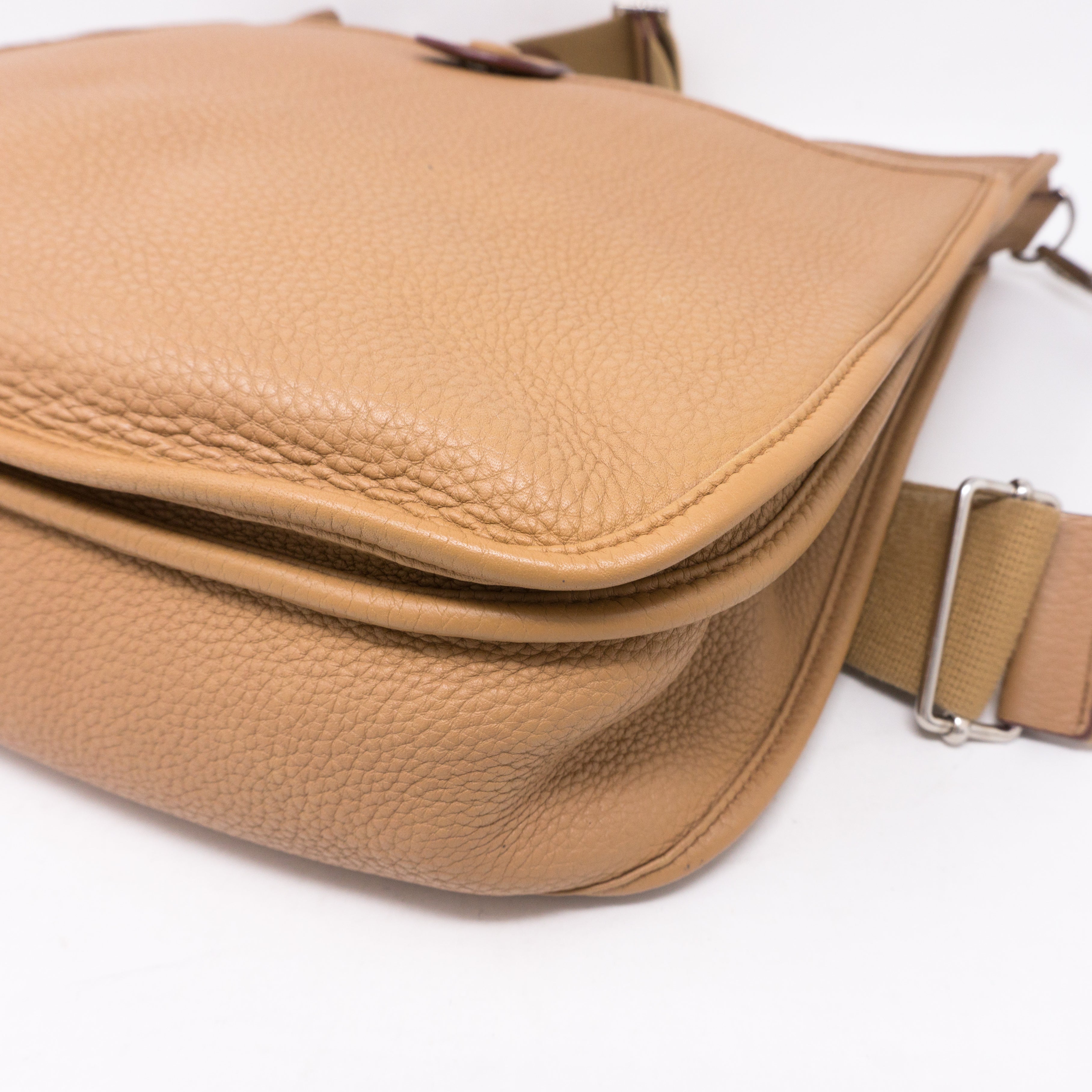 Evelyne III Beige