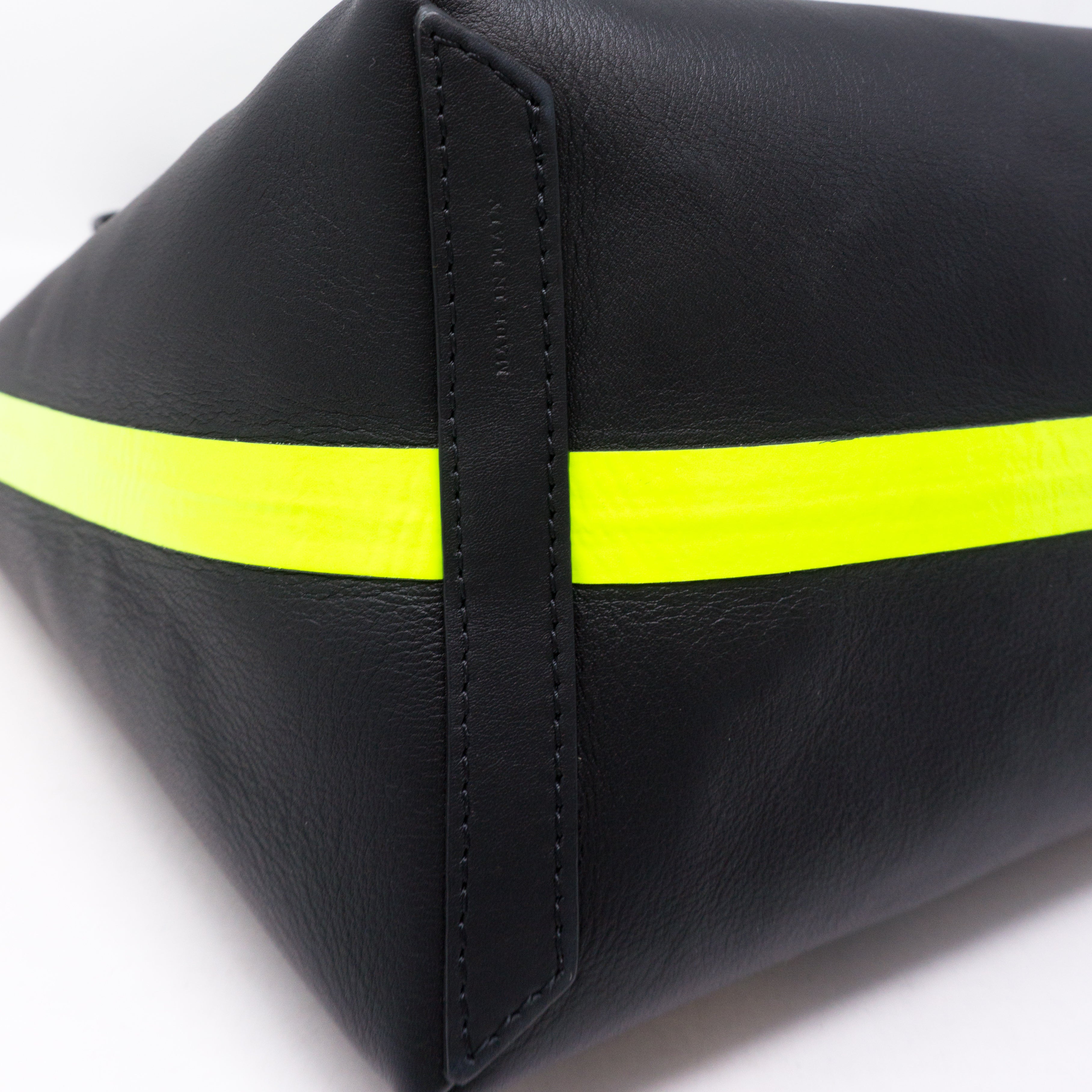Giant Check Reversible Tote Black
