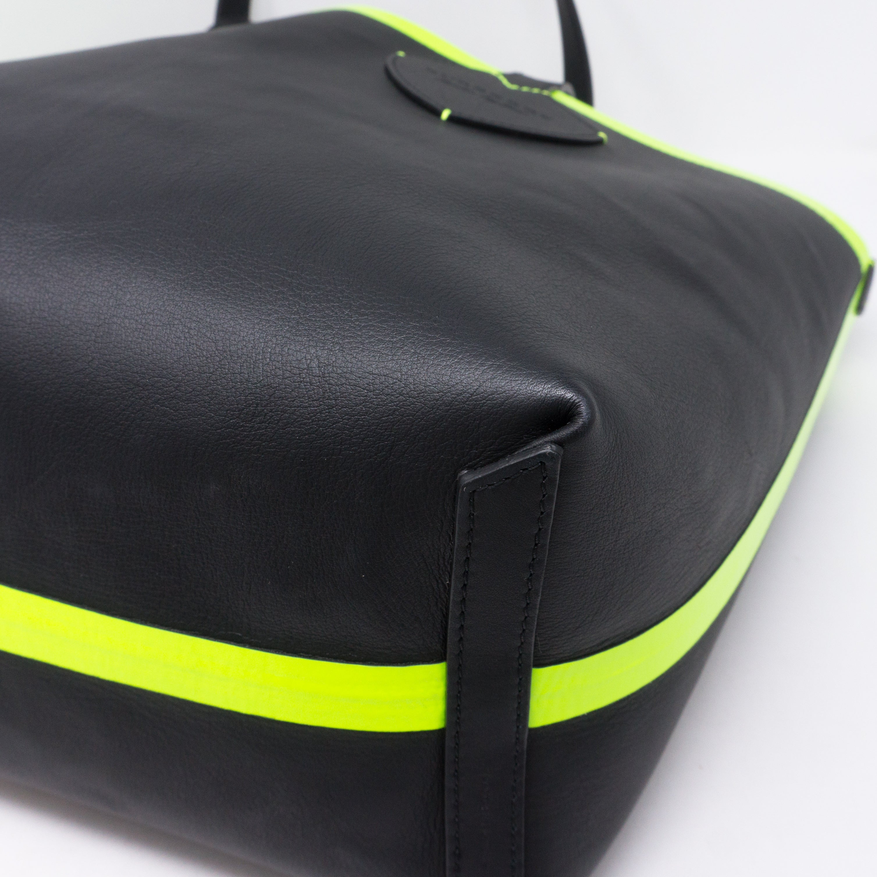 Giant Check Reversible Tote Black