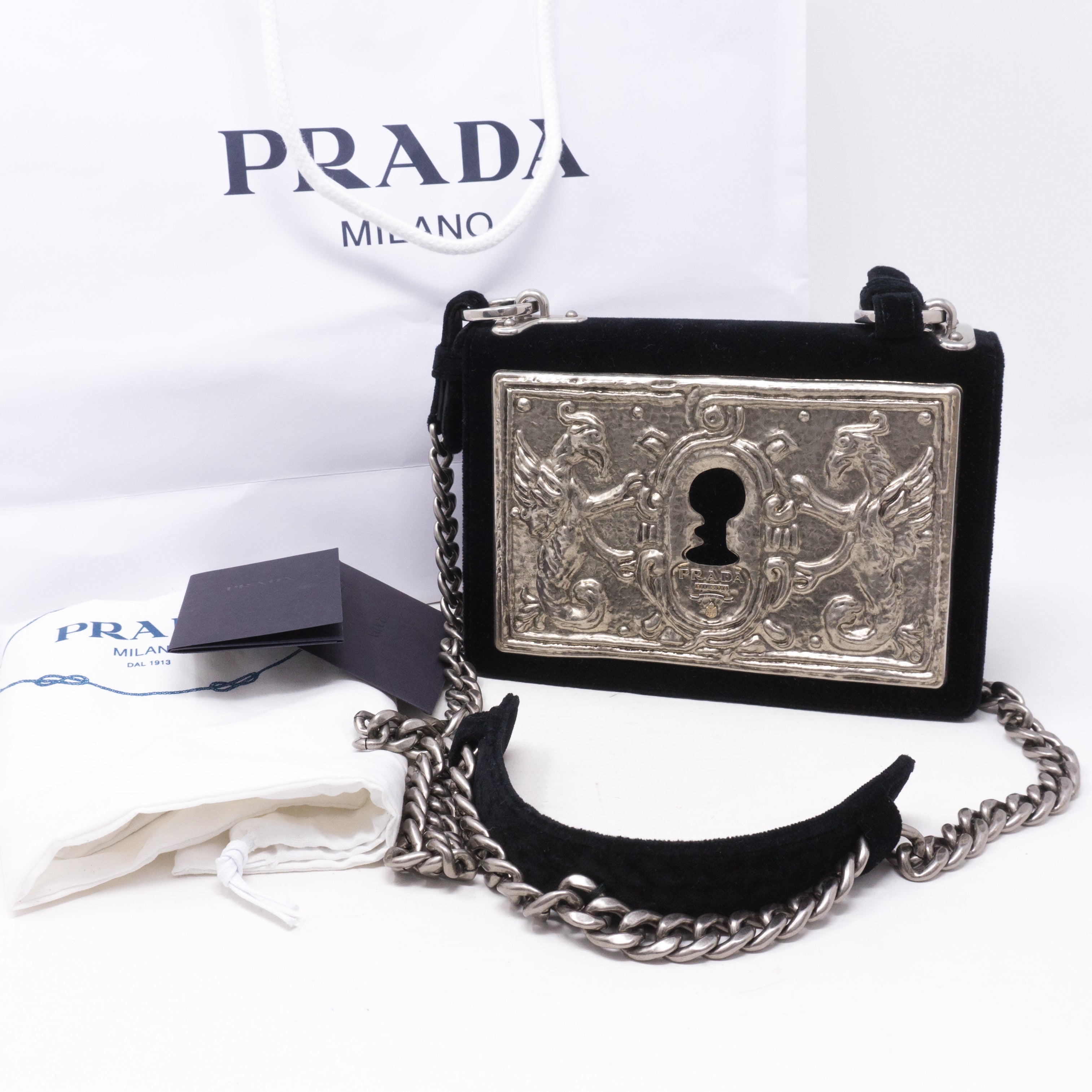 Cahier Small Lock Trunk Black Velvet