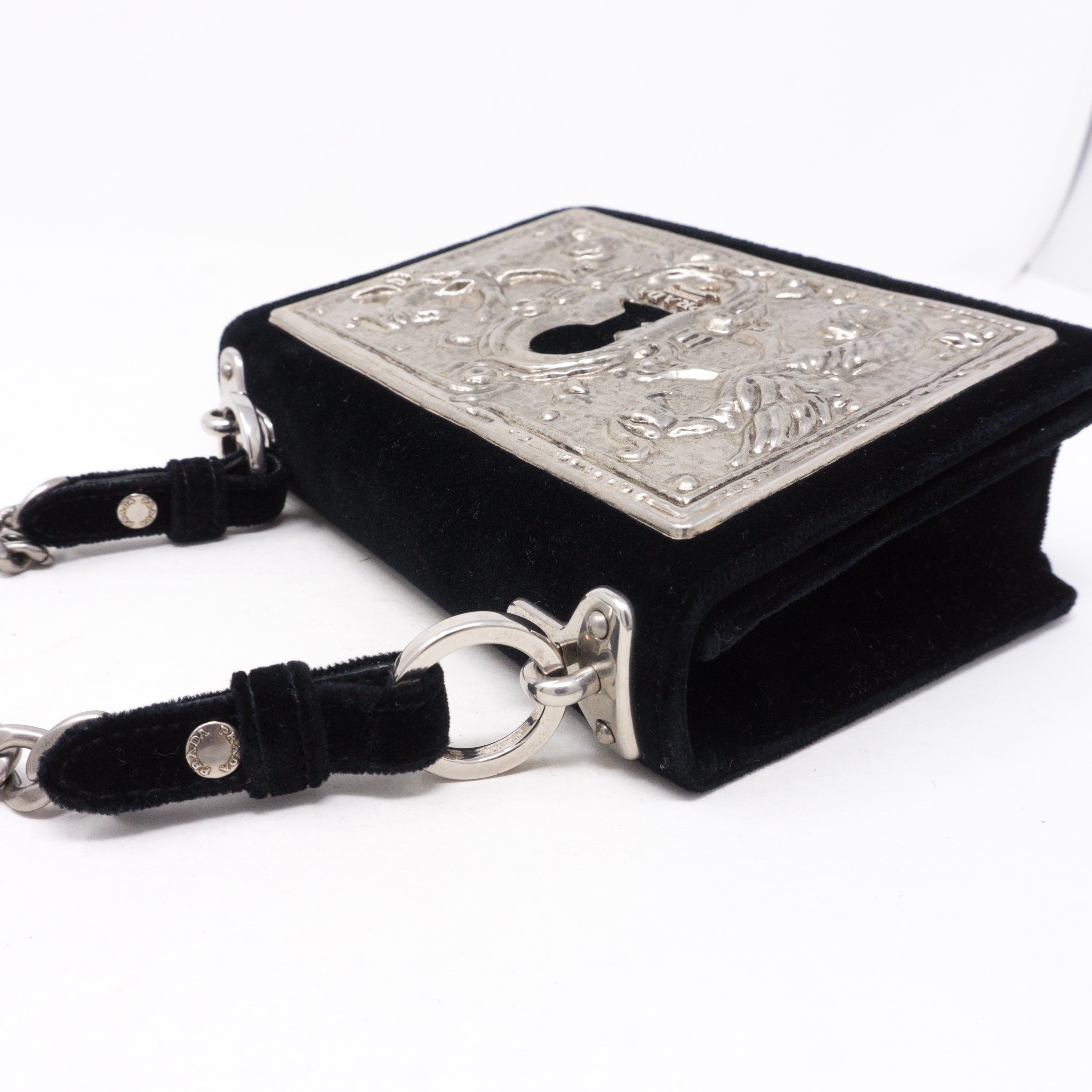 Cahier Small Lock Trunk Black Velvet
