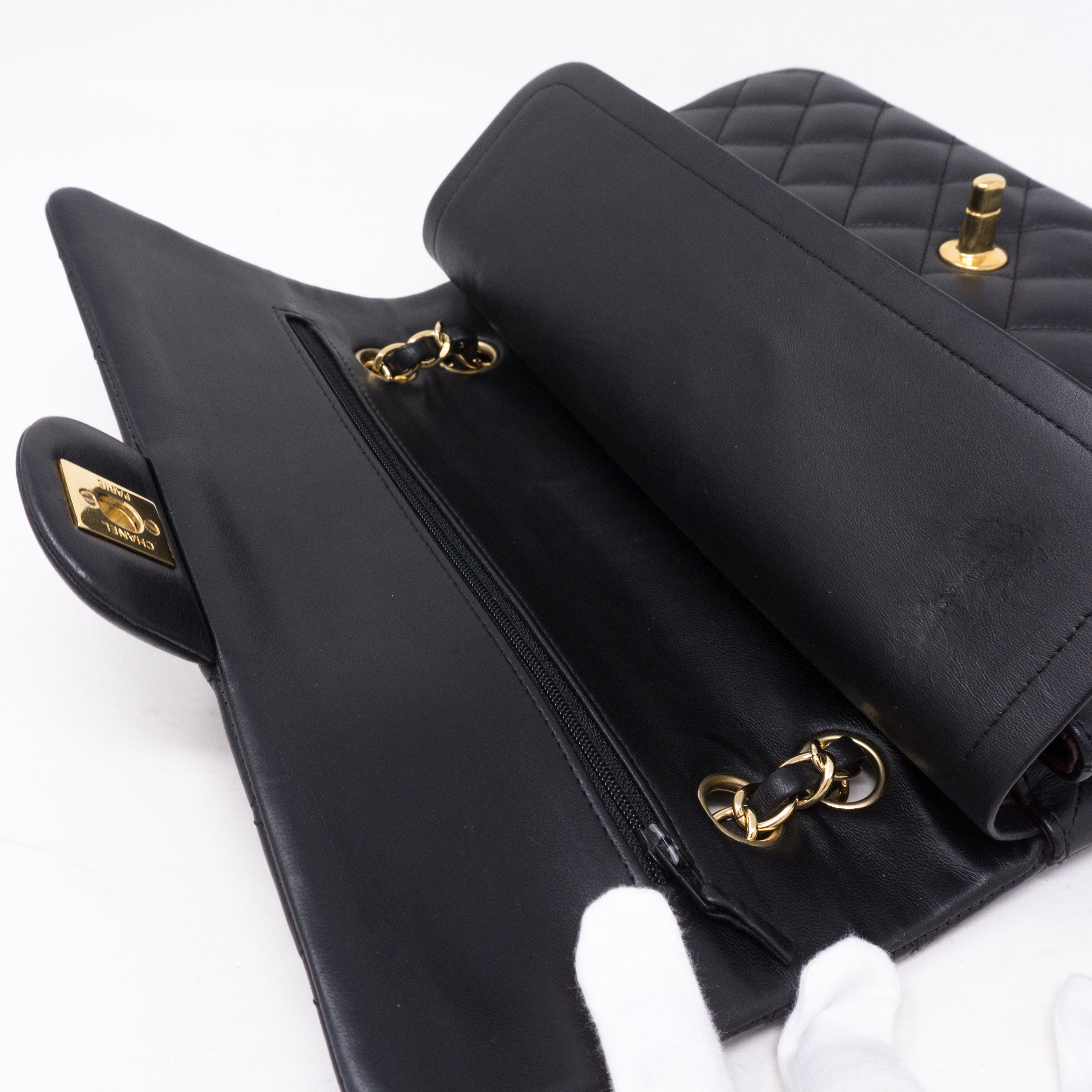 Classic Double Flap Medium Black Gold
