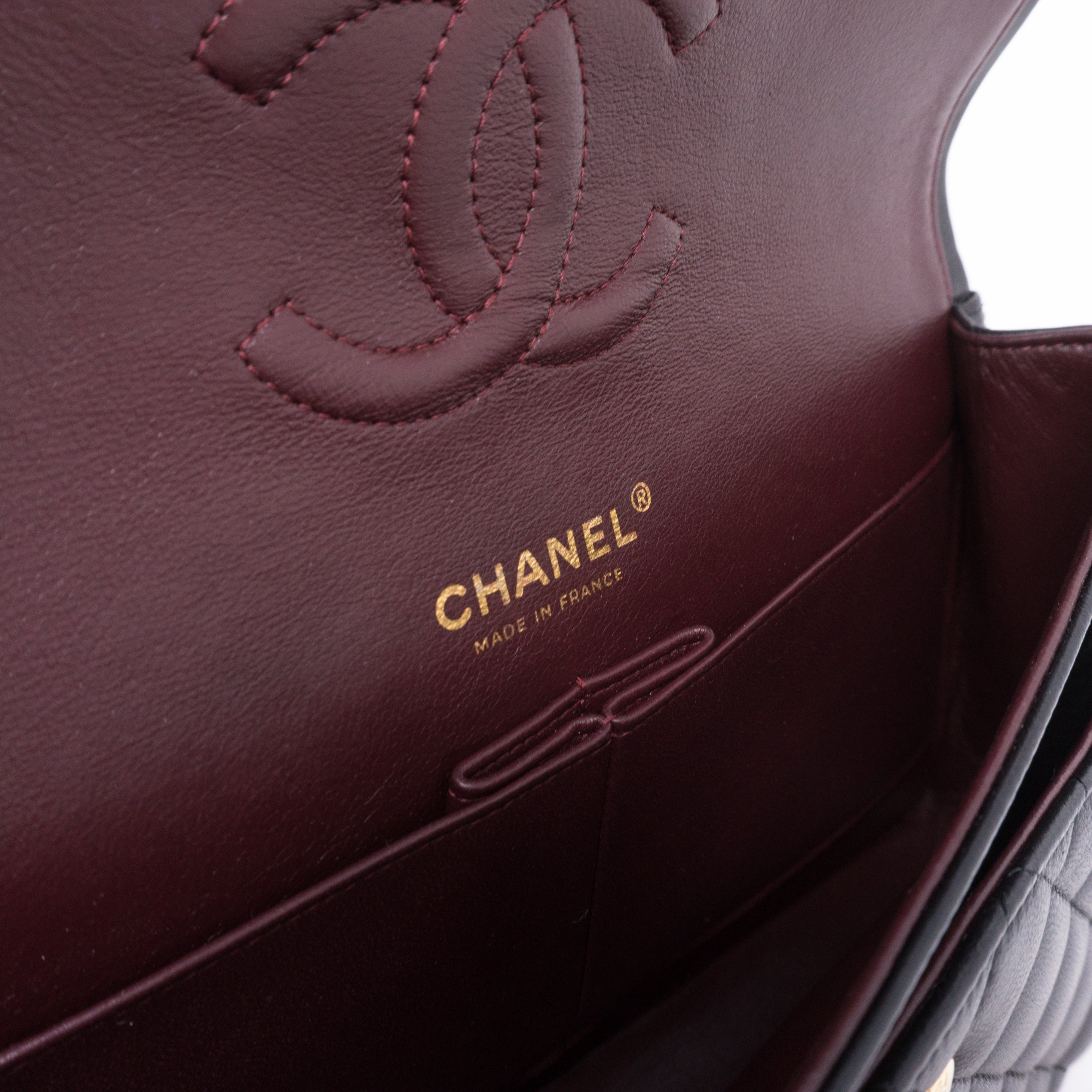 Classic Double Flap Medium Black Gold
