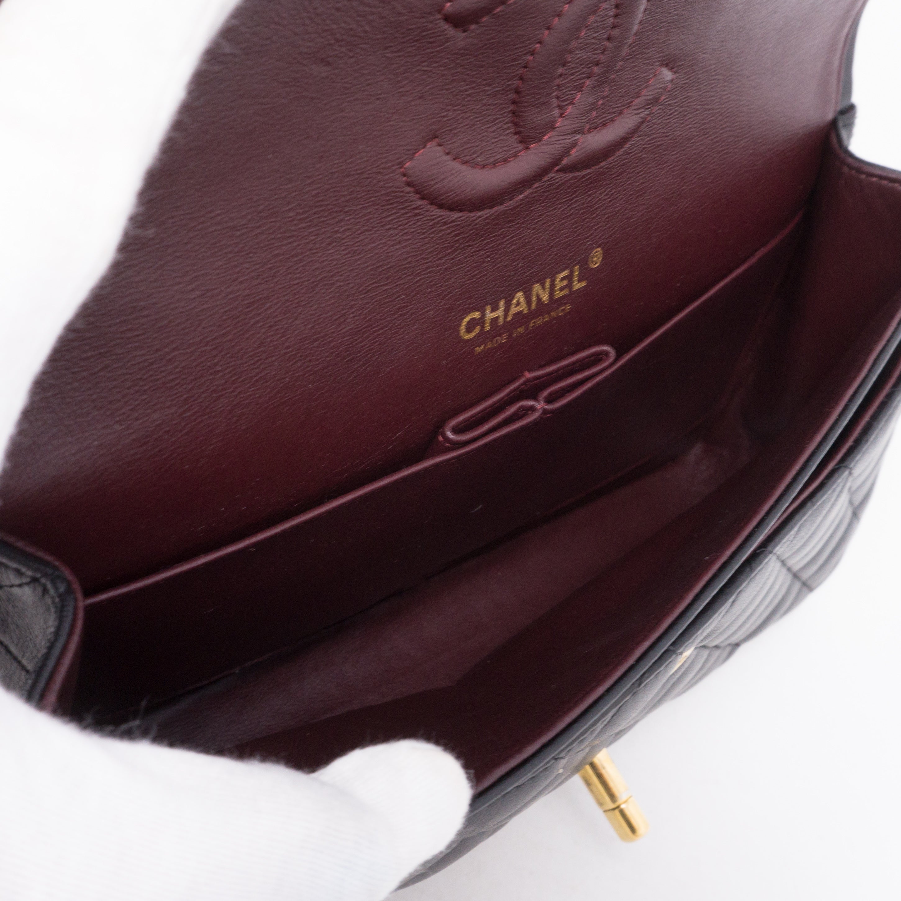 Classic Double Flap Medium Black Gold