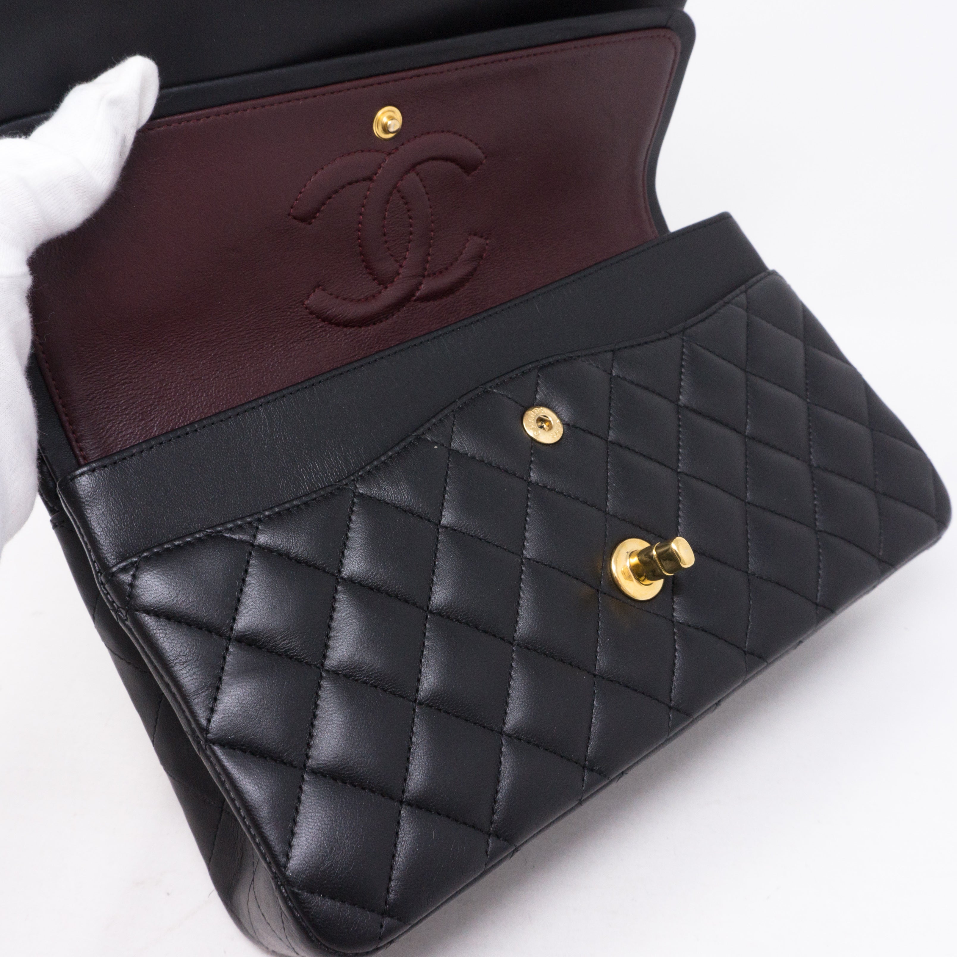 Classic Double Flap Medium Black Gold