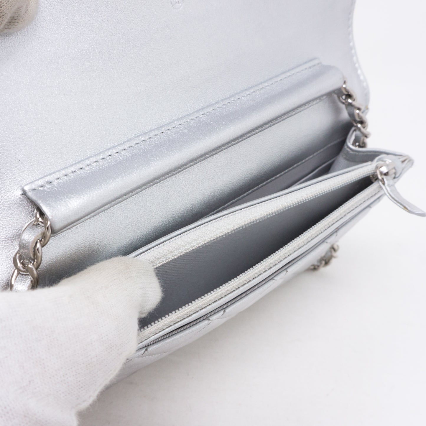 Classic Wallet On Chain Silver Leather