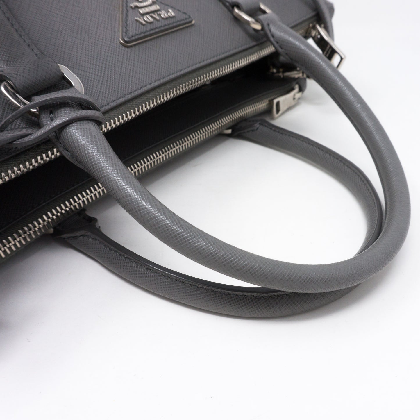 Galleria Front Pocket Grey Saffiano Leather