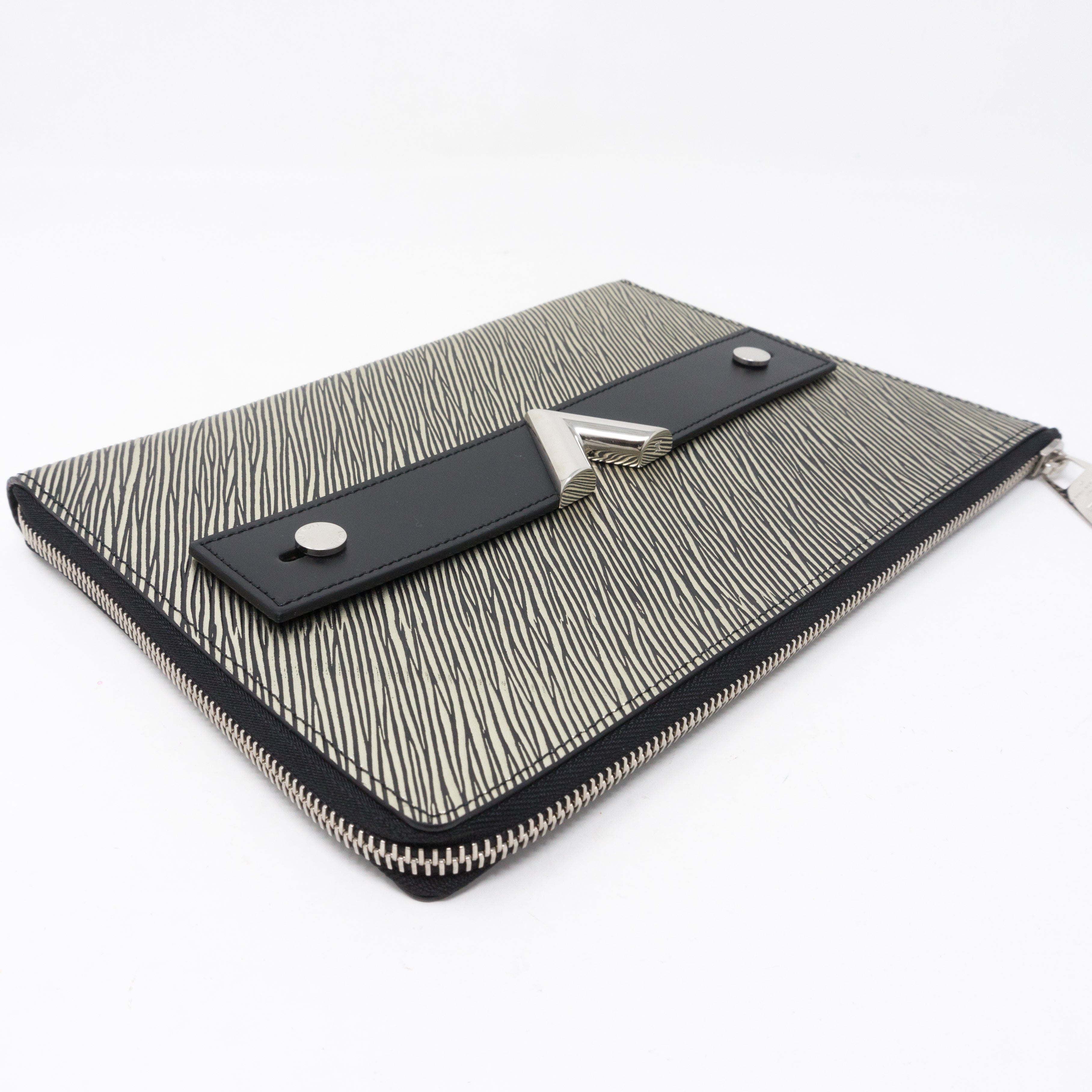 Essentials V Pochette Platine Epi Leather