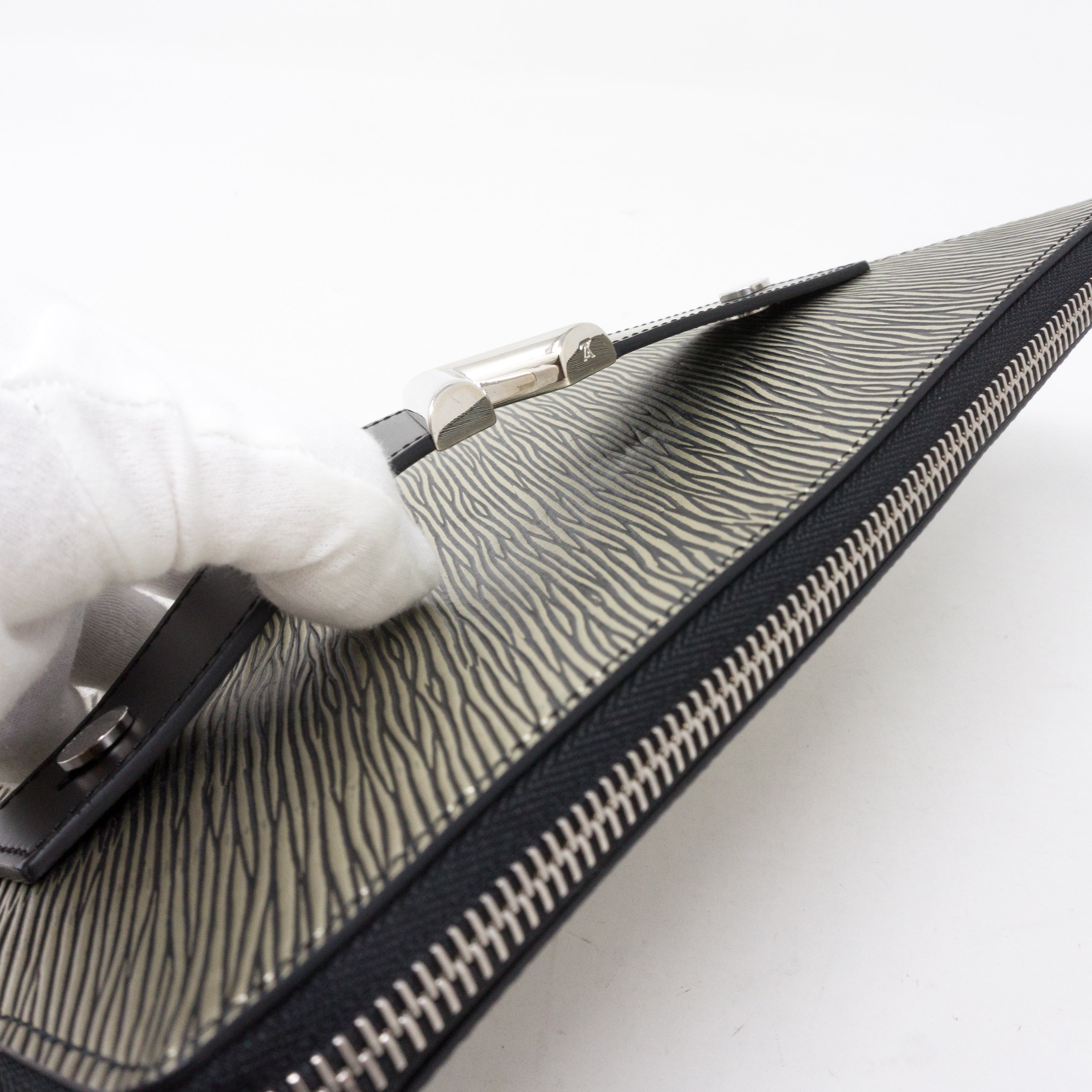 Essentials V Pochette Platine Epi Leather