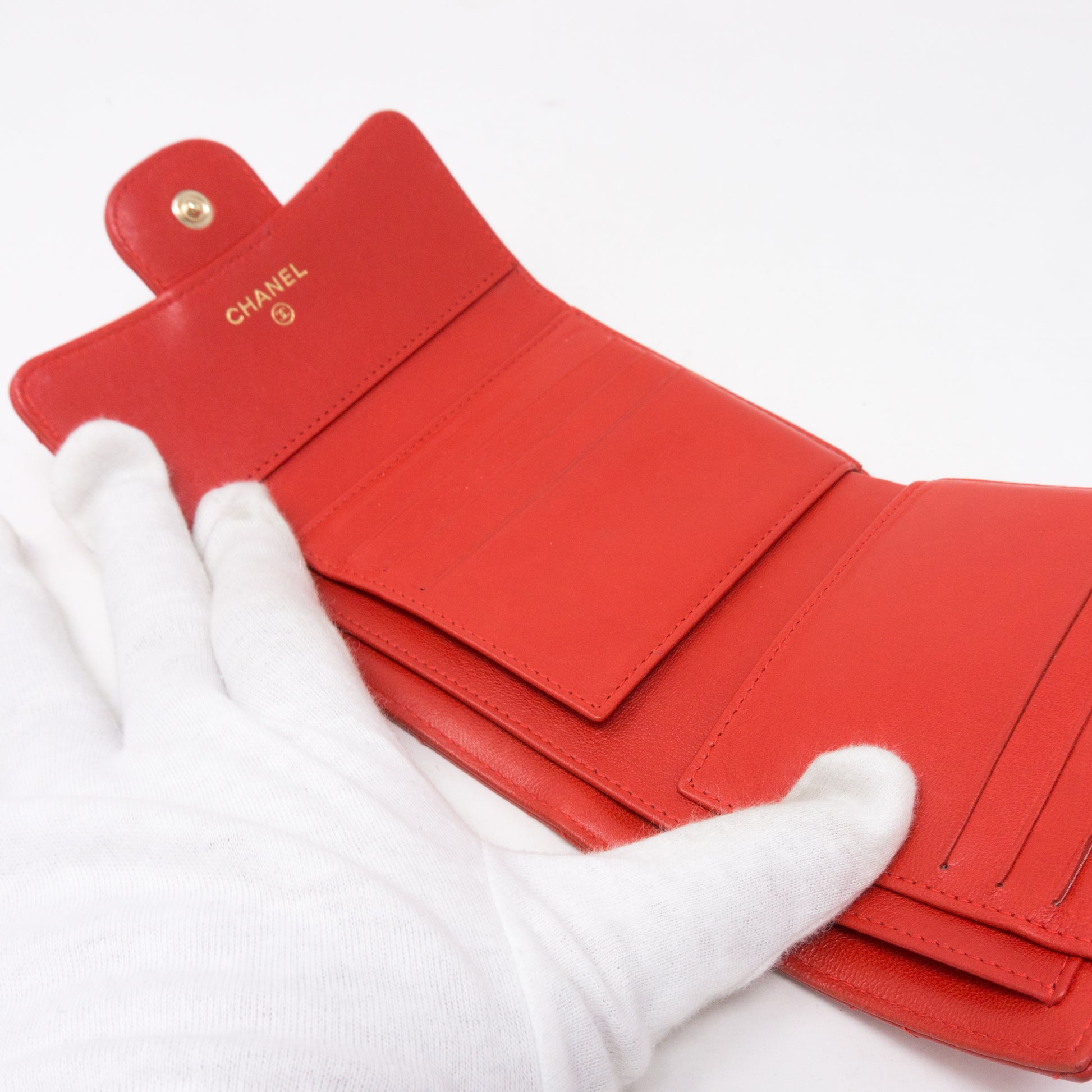 Auth Spa - Dịch Vụ Spa Túi Xách, Giày Dép Authentic Tại HCM. Chanel – Small Classic Flap Wallet Red Leather – Queen Station