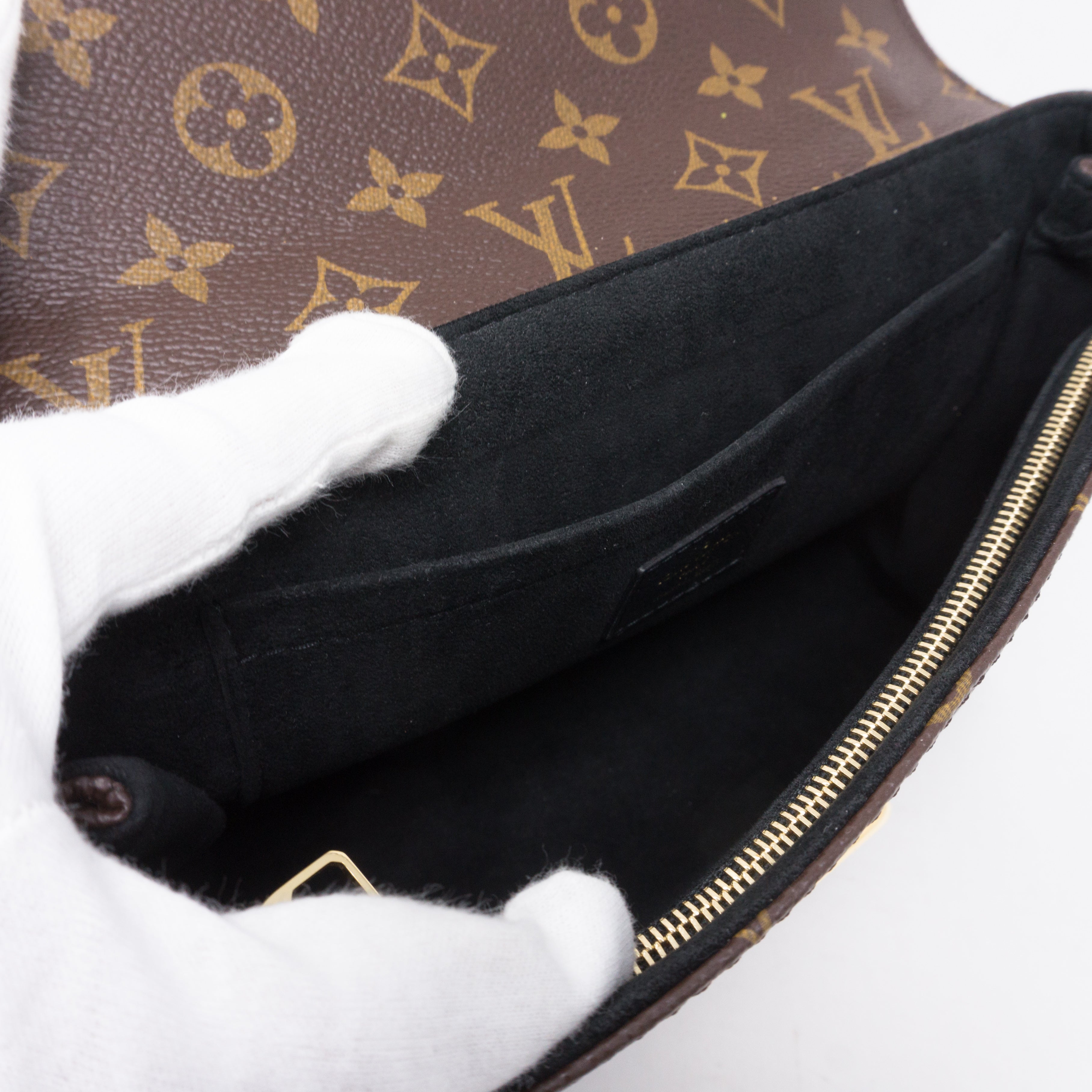 Saint Placide Monogram Black