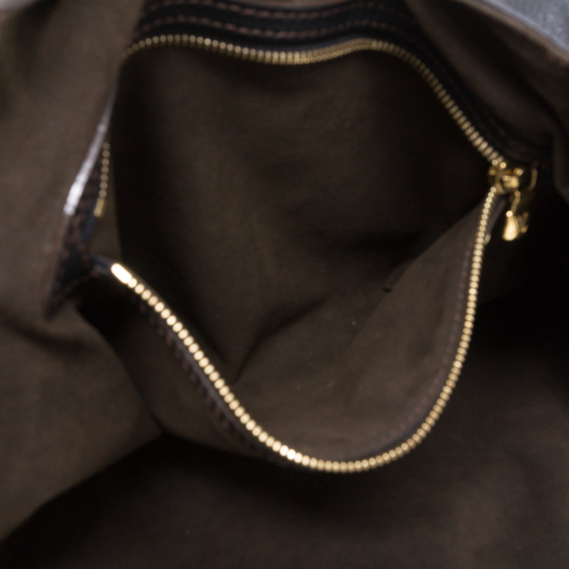 Louis-Vuitton-Monogram-Mahina-XL-Shoulder-Bag-Noir-M95547 – dct-ep_vintage  luxury Store