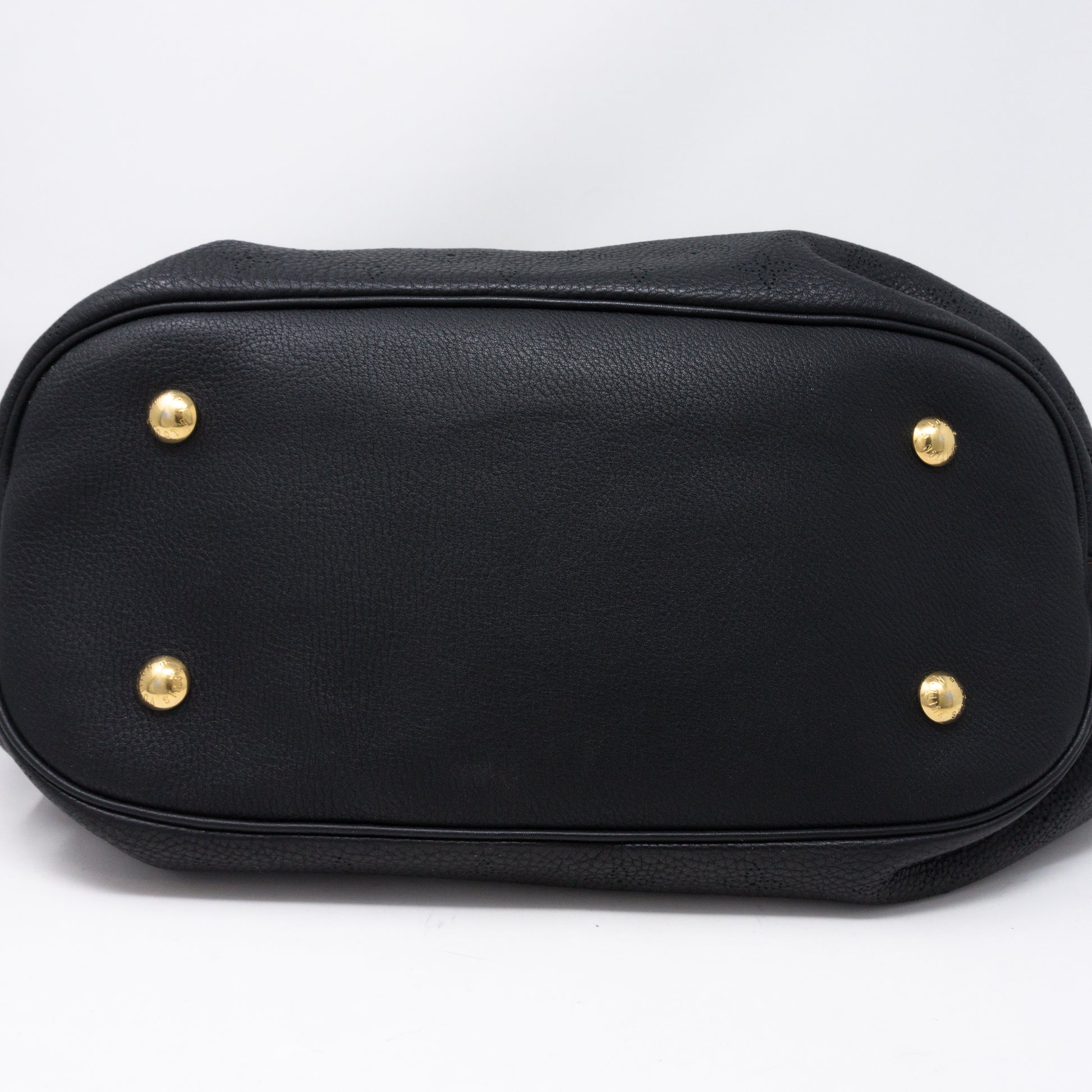 💯AUTHENTIC LOUIS VUITTON MAHINA L Noir Black Monogram Leather Hobo  Shoulder Bag