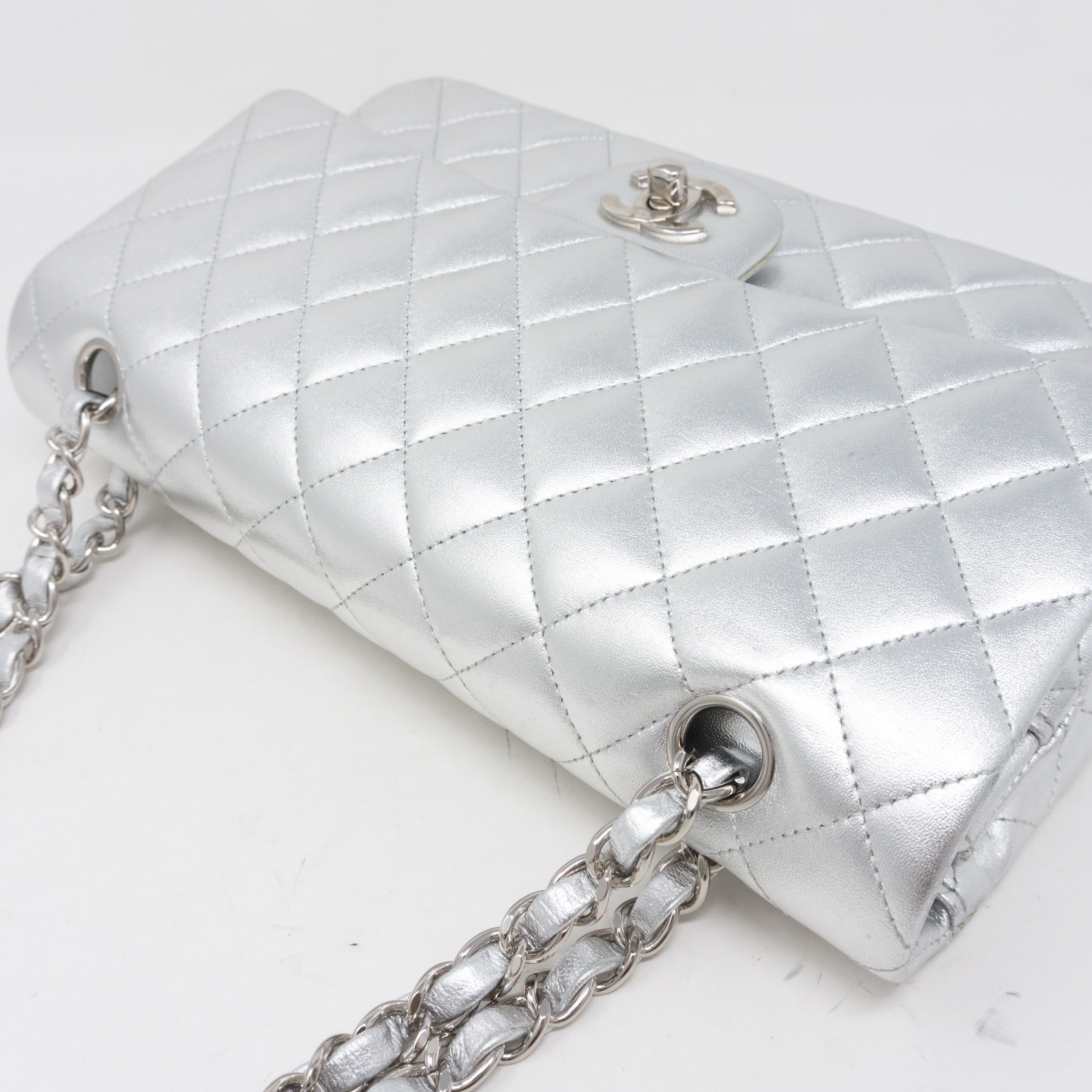 Classic Double Flap Medium All Silver