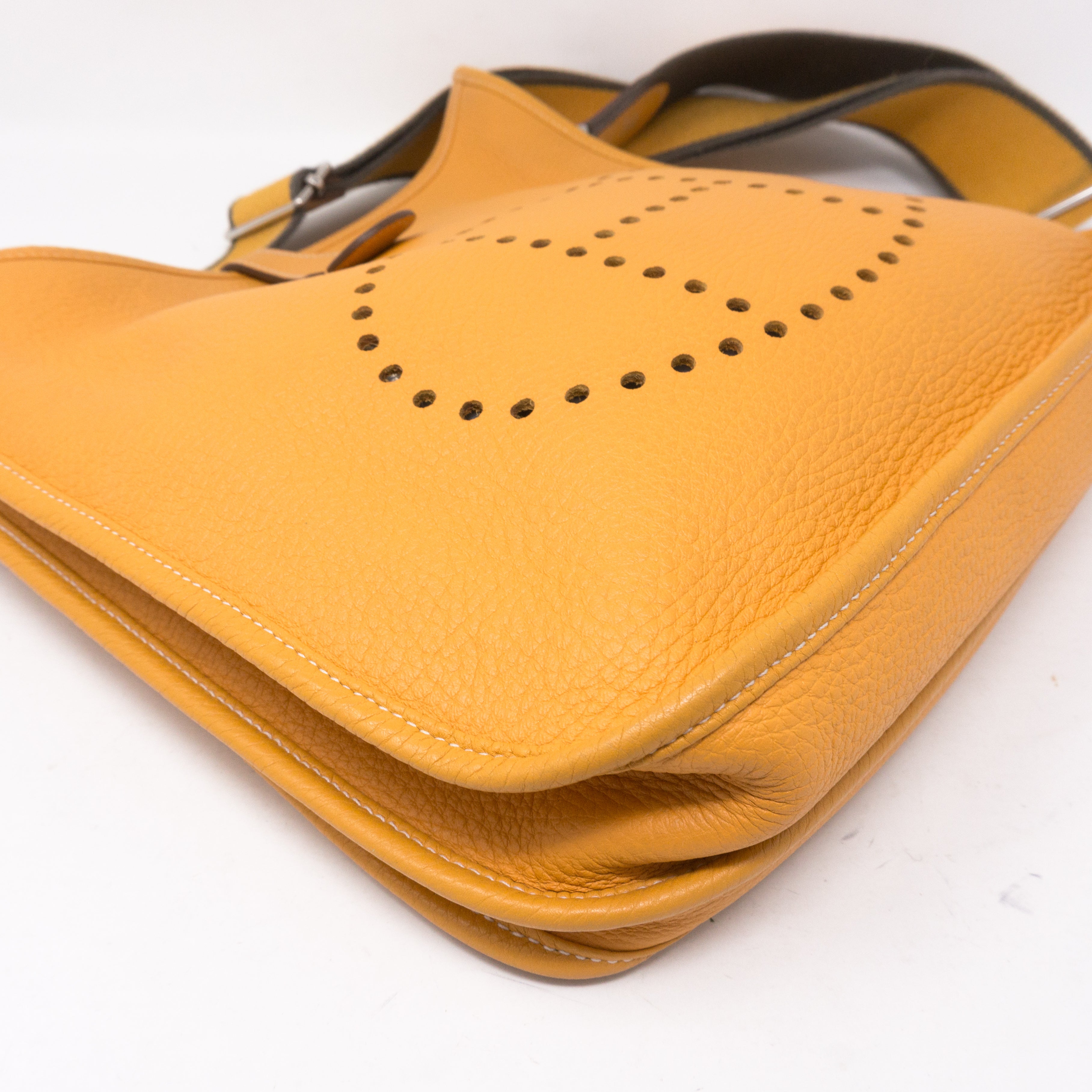 Evelyne III 29 Mustard Yellow
