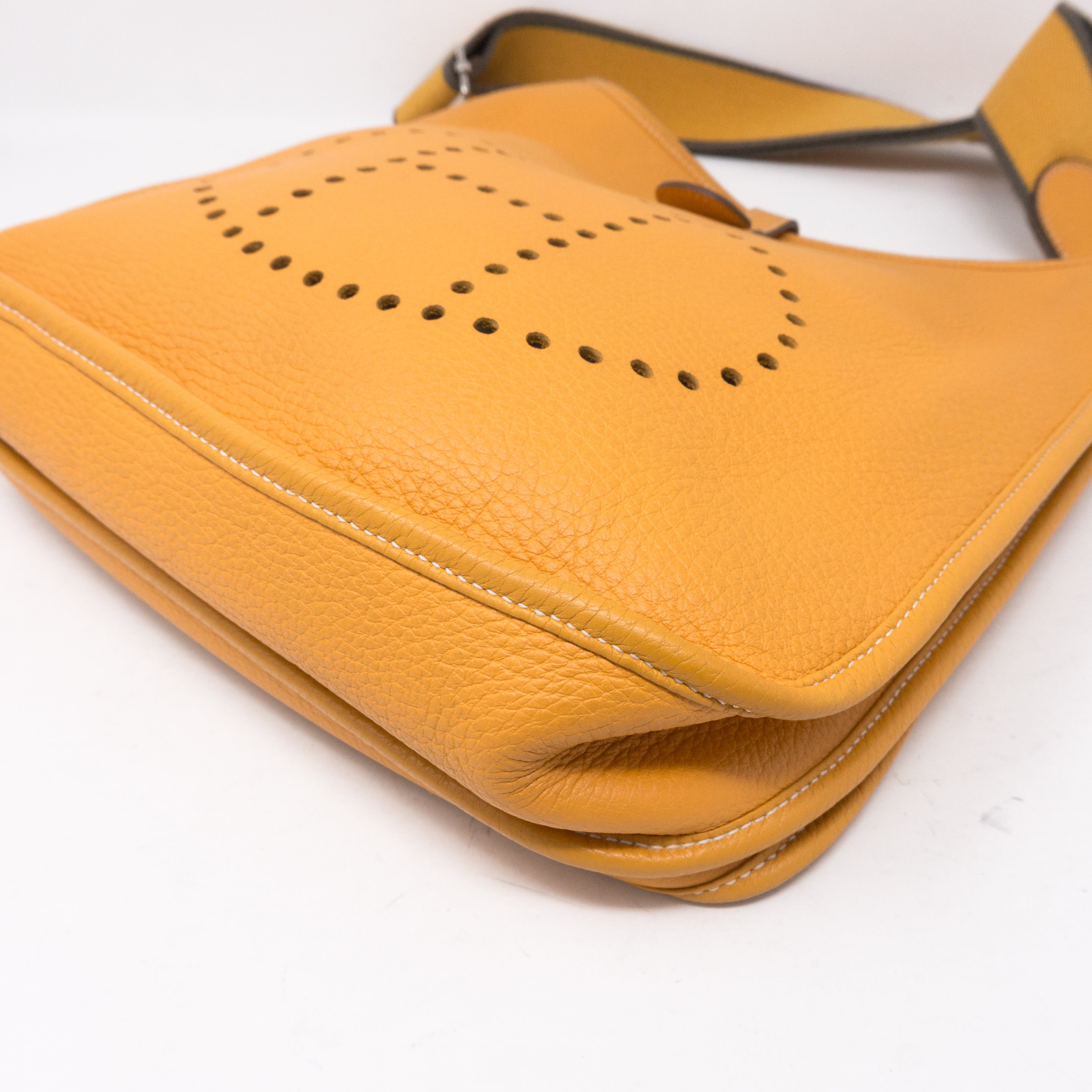 Evelyne III 29 Mustard Yellow