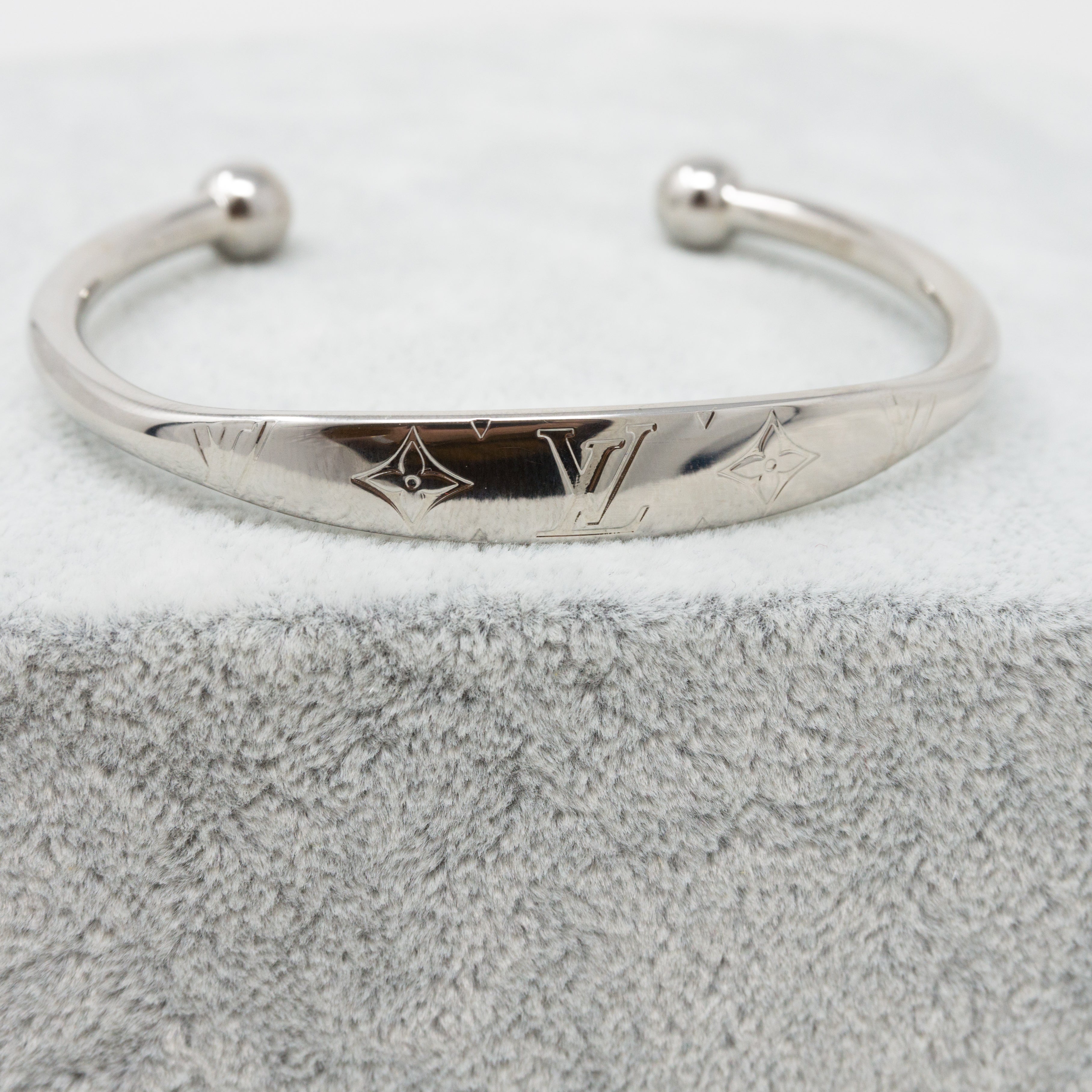 Monogram Jonc