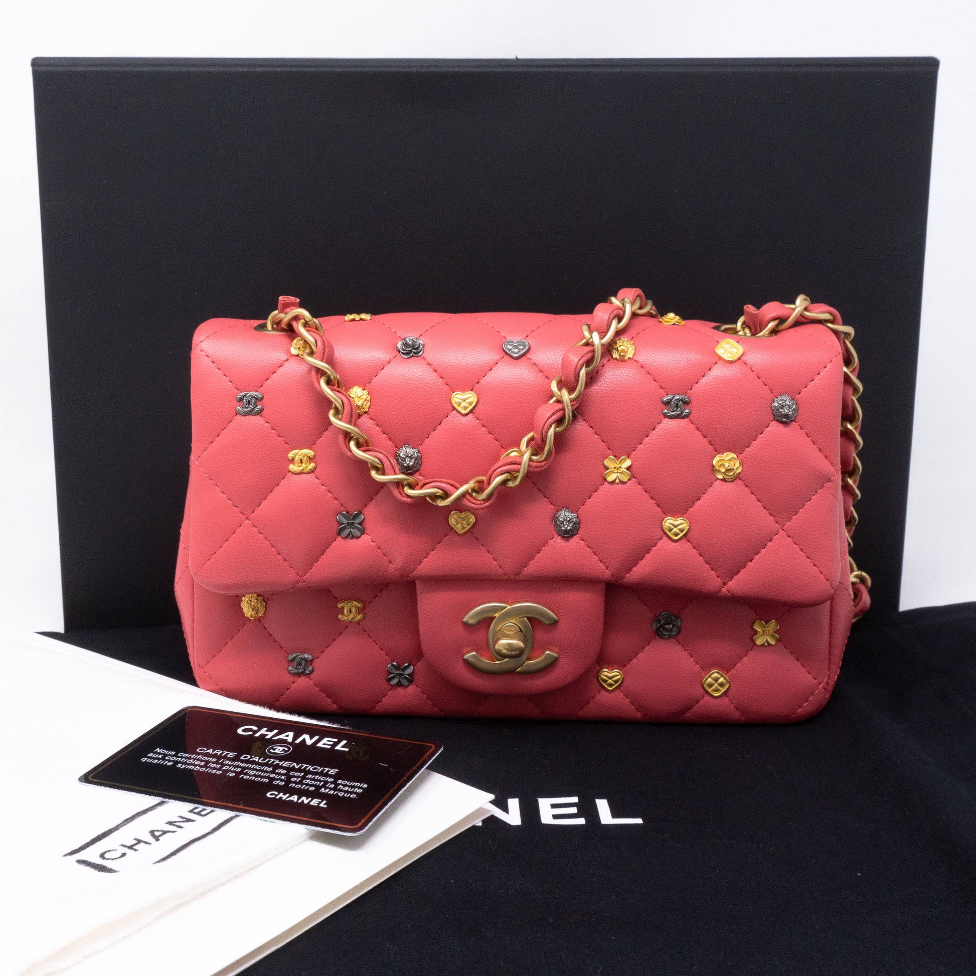 Chanel – Classic Single Flap Mini Charms Pink Leather – Queen Station