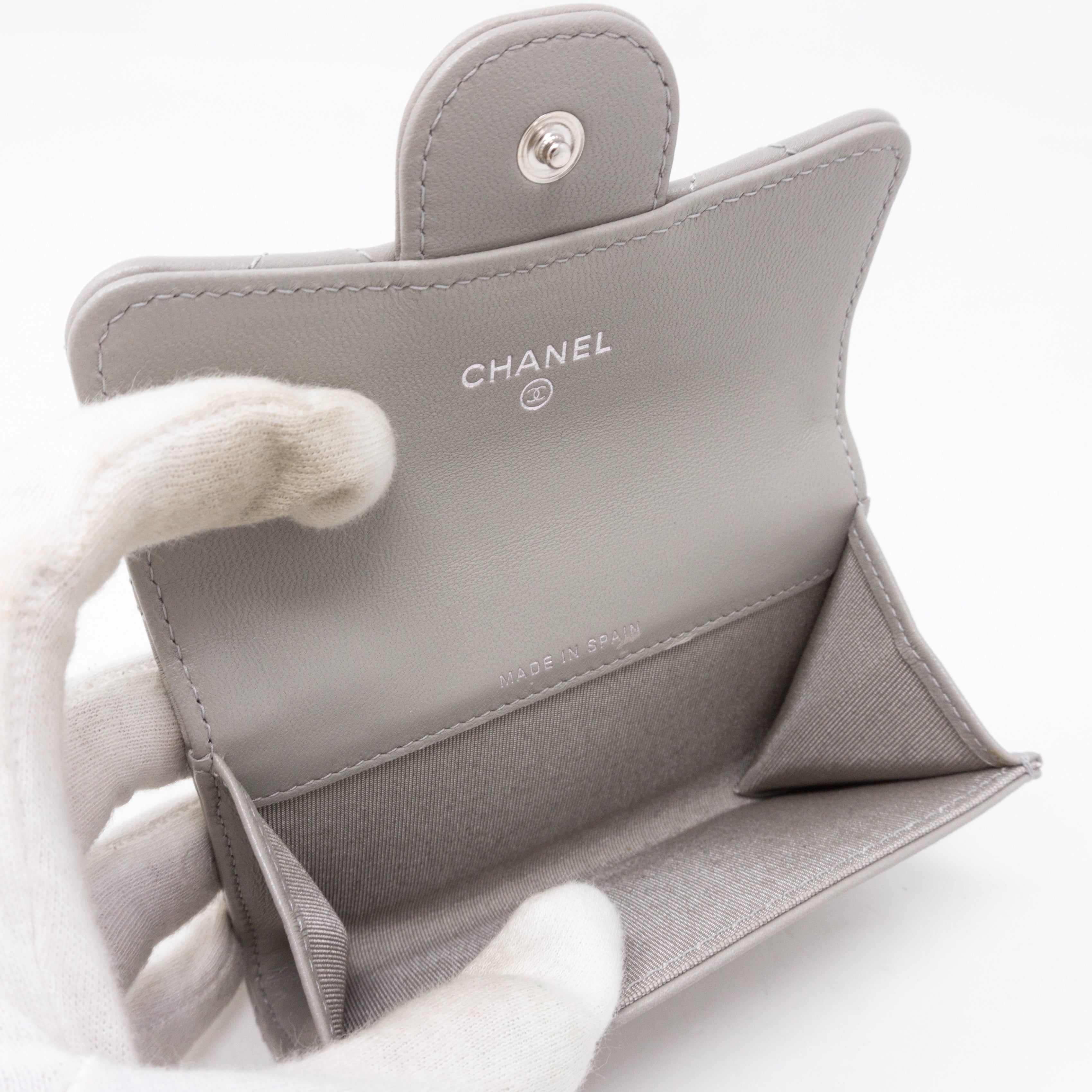 Classic Flap Card Case Gray Lambskin