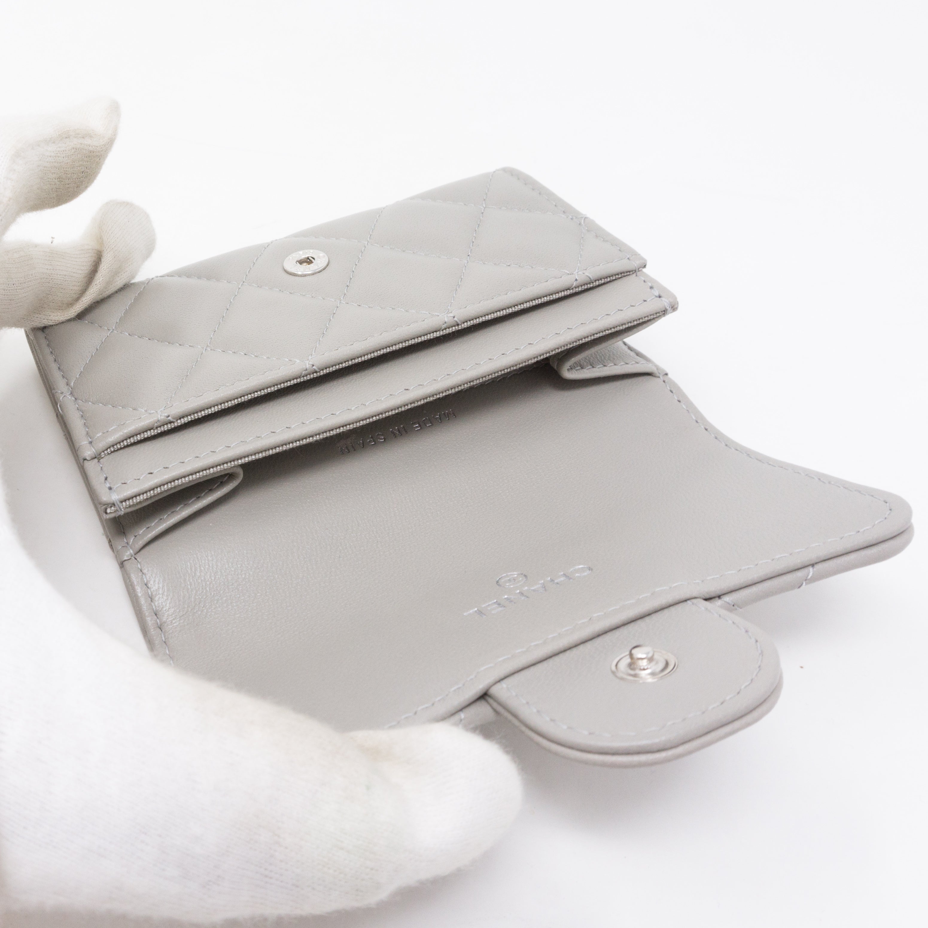 Classic Flap Card Case Gray Lambskin