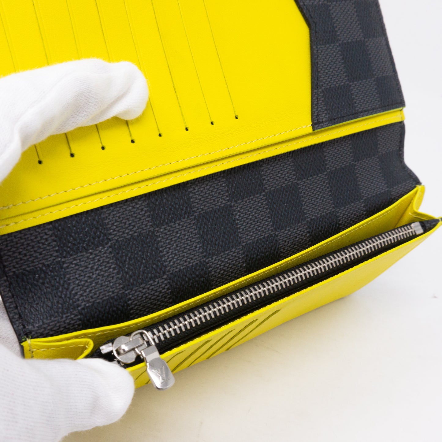 Louis Vuitton Damier Graphite Brazza Wallet, myGemma, DE