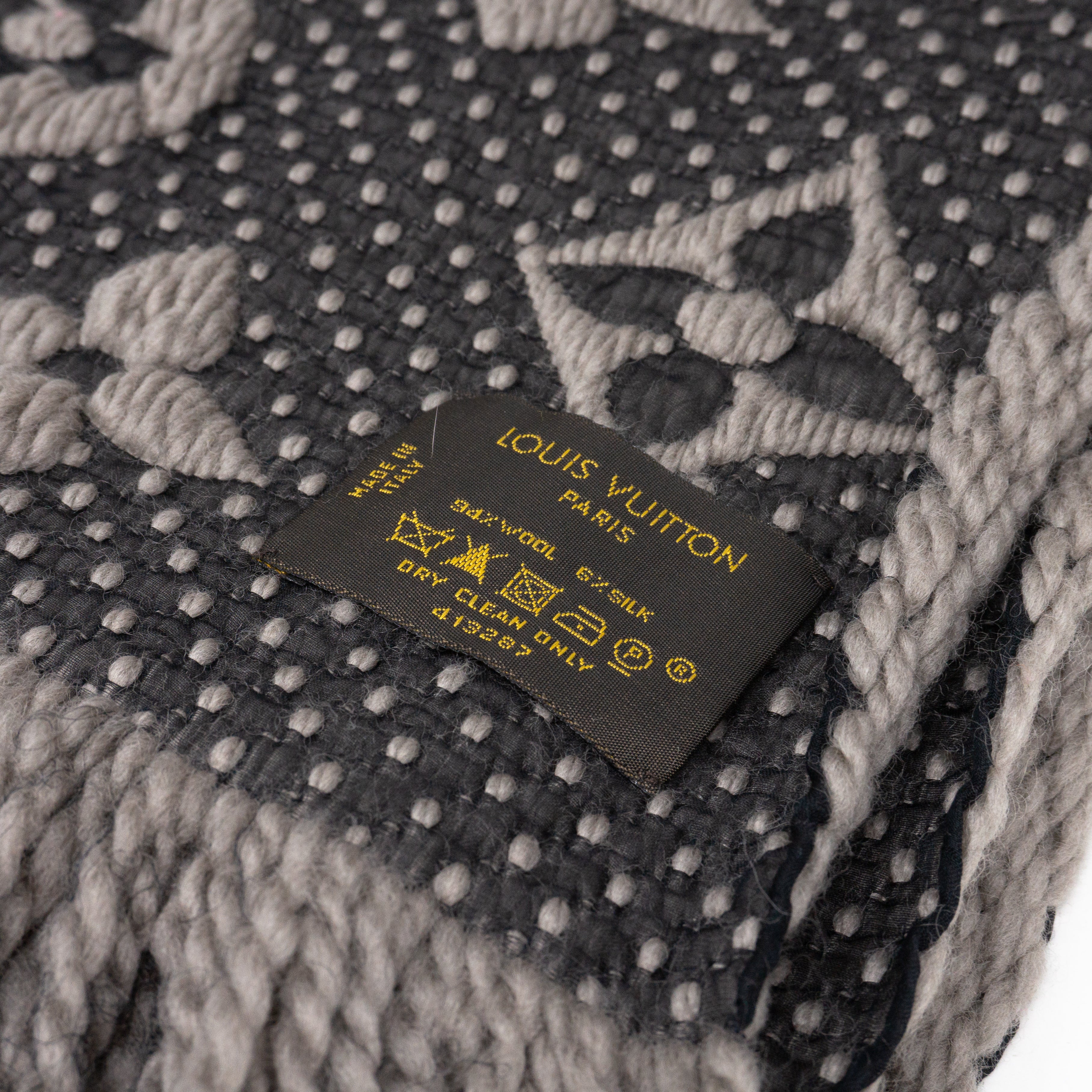 Louis vuitton logomania wool hot sale scarf