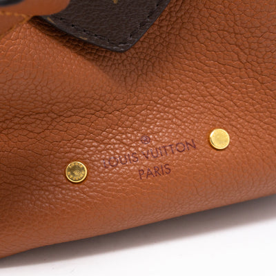 Manhattan NM Monogram Caramel