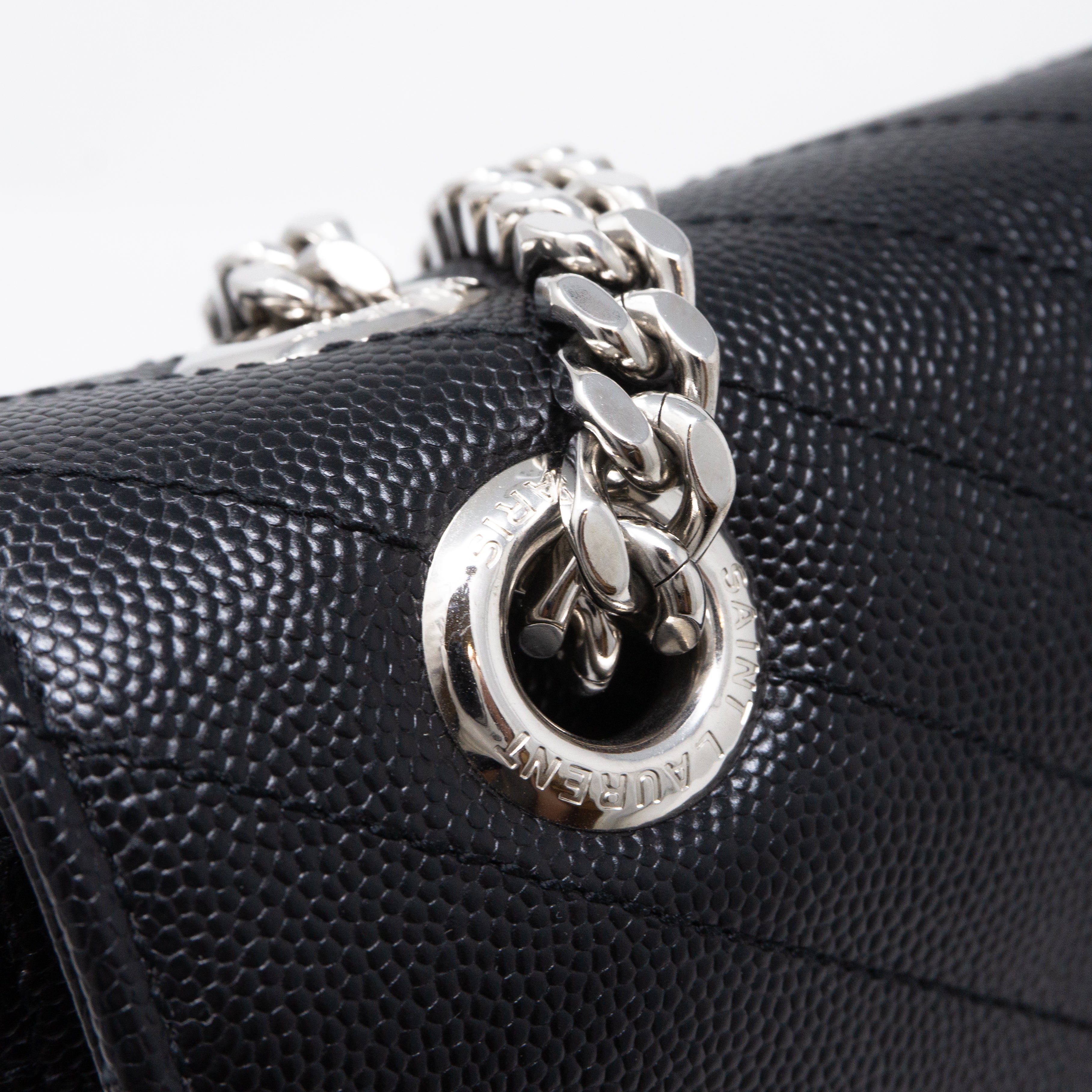 Envelope Large Chevron Leather Black