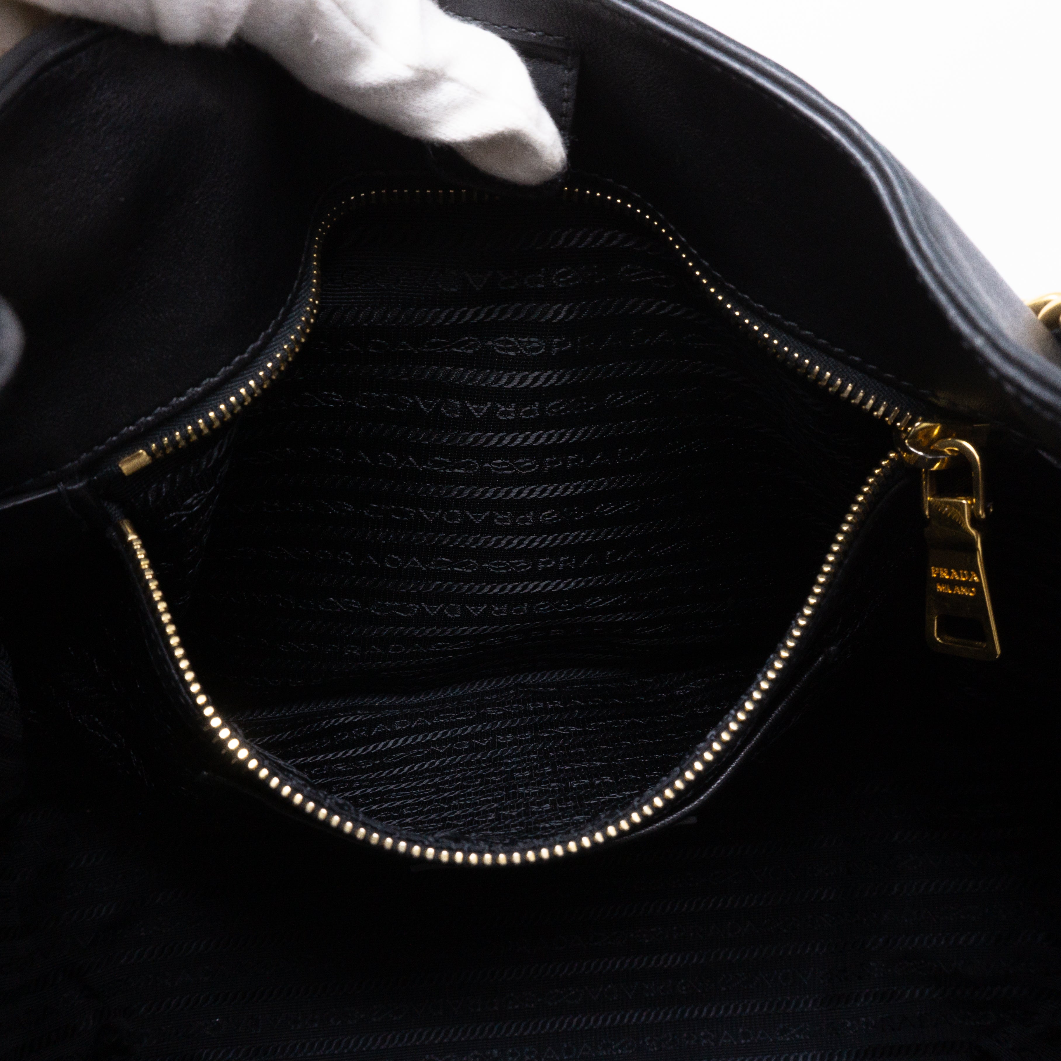 Soft Chain Tote Black Leather