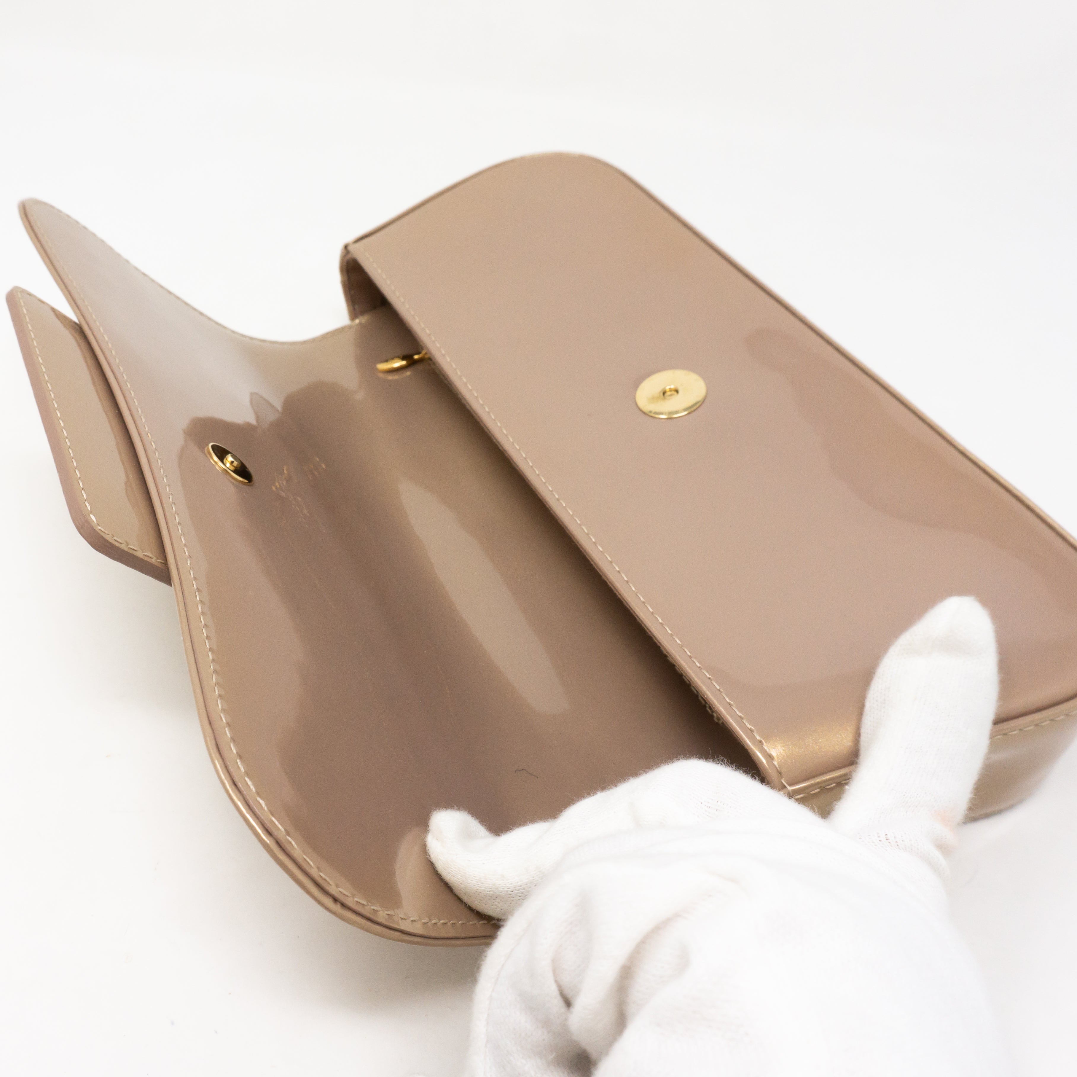 Pochette SoBe Vernis Beige Poudre