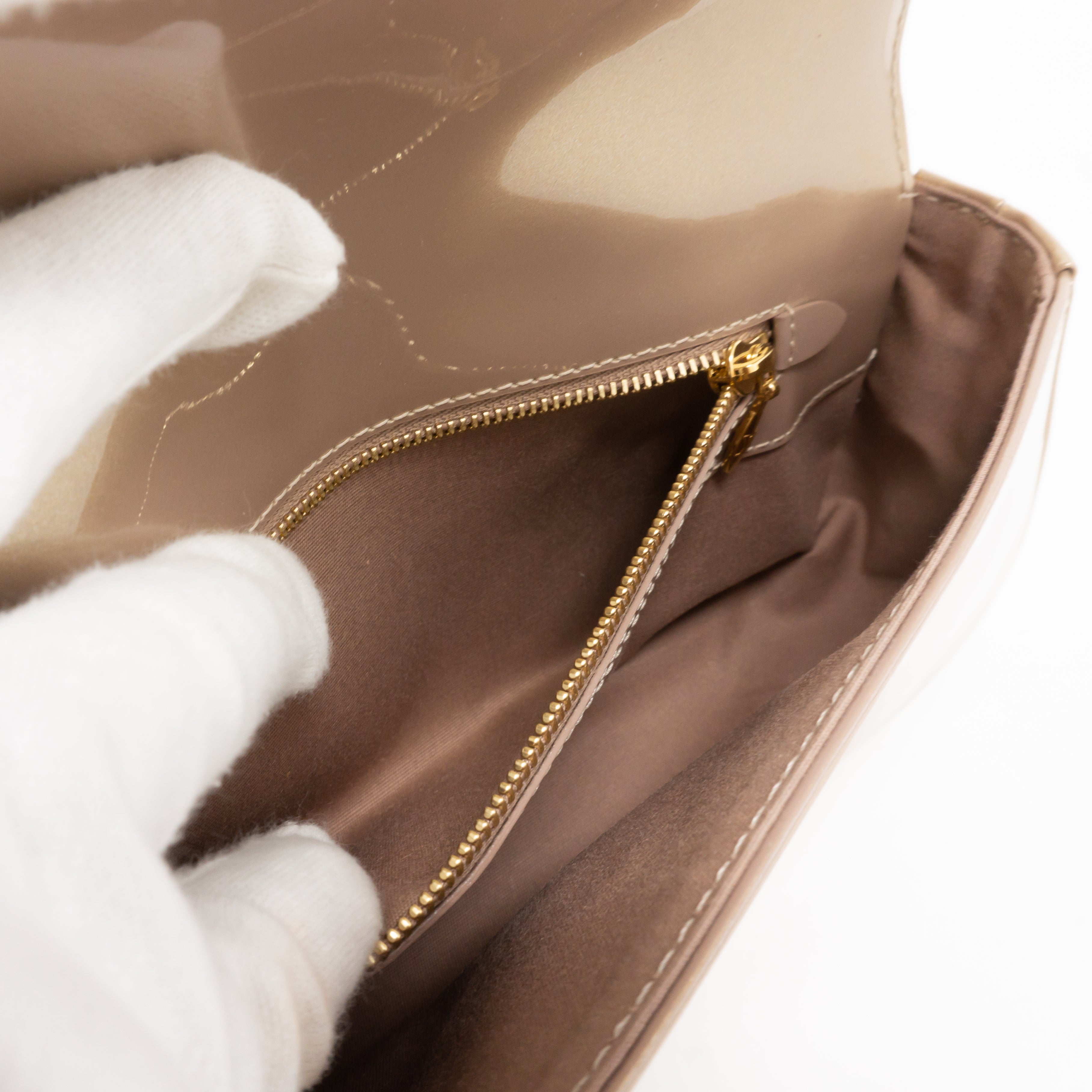 Pochette SoBe Vernis Beige Poudre