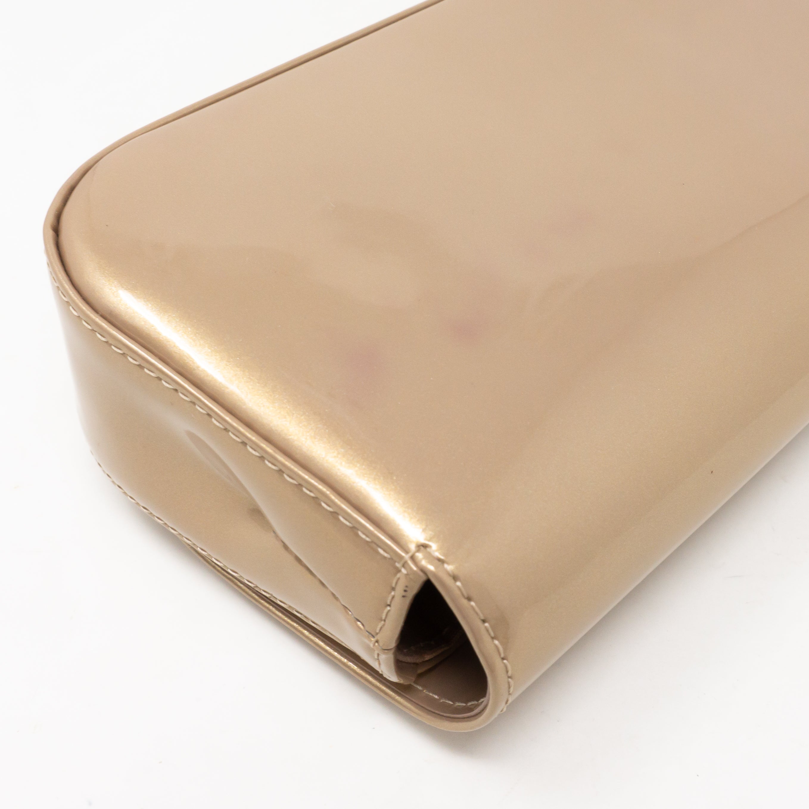 Pochette SoBe Vernis Beige Poudre
