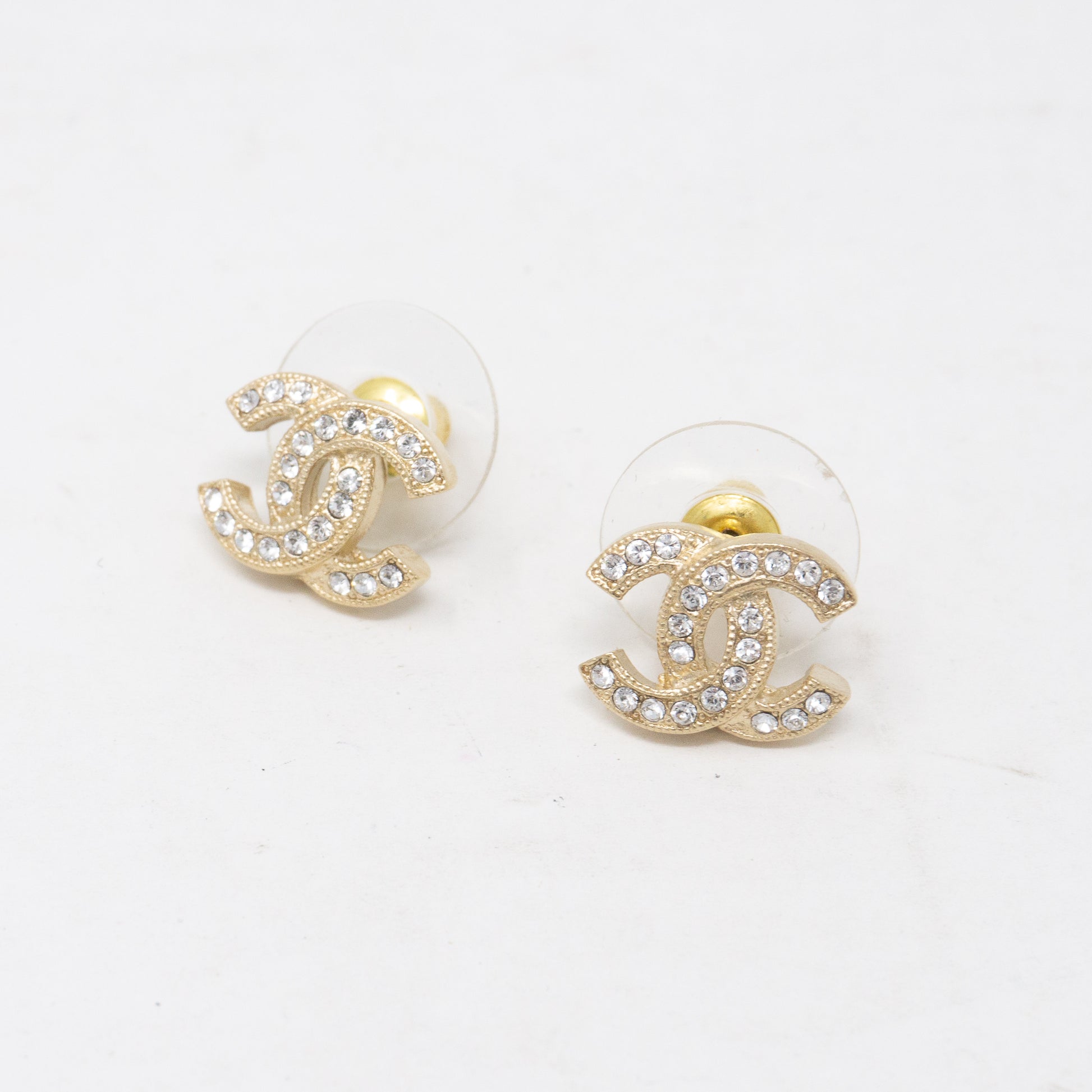 Chanel – CC Crystal Earrings Gold – Queen Station