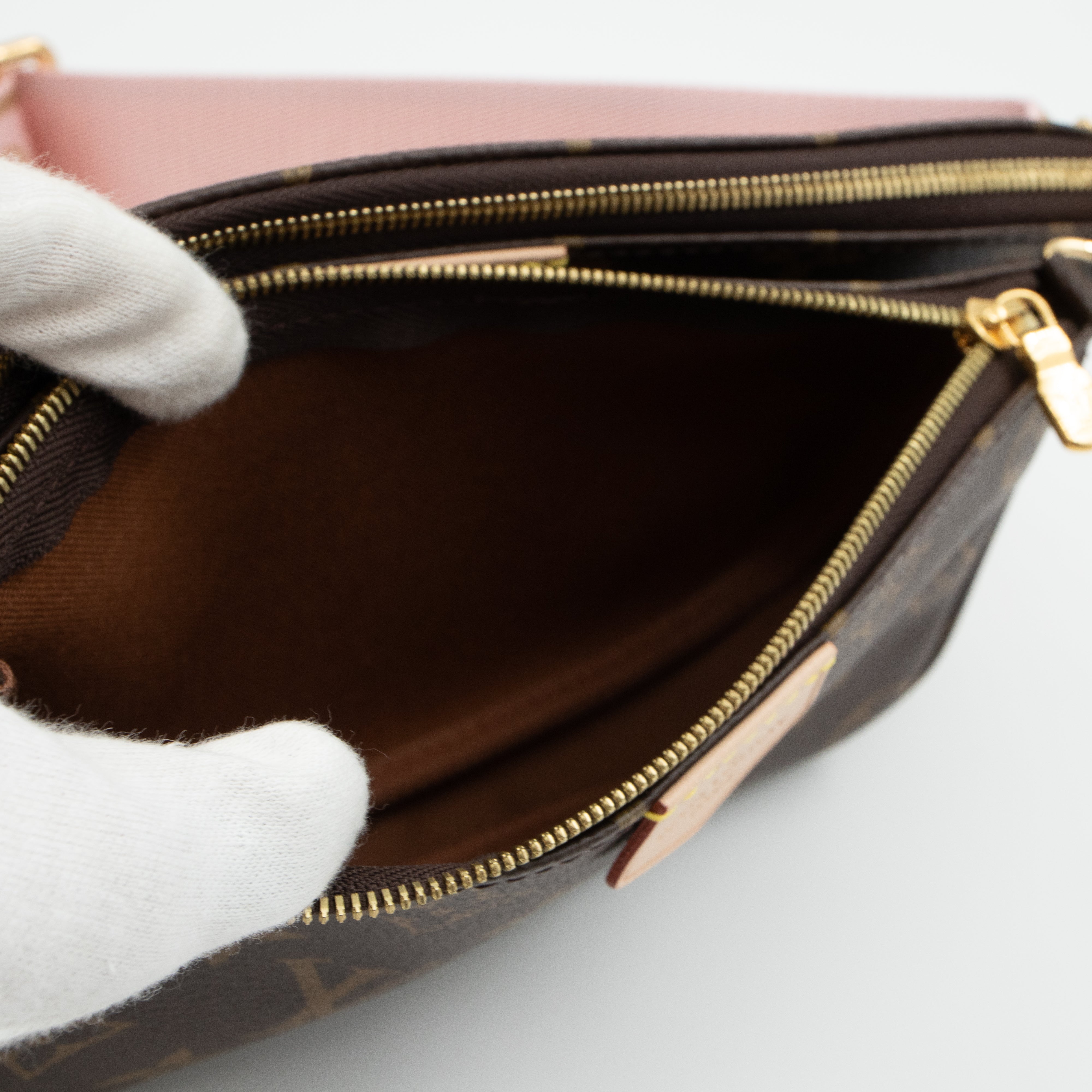 Multi Pochette Accessoires Monogram World Tour