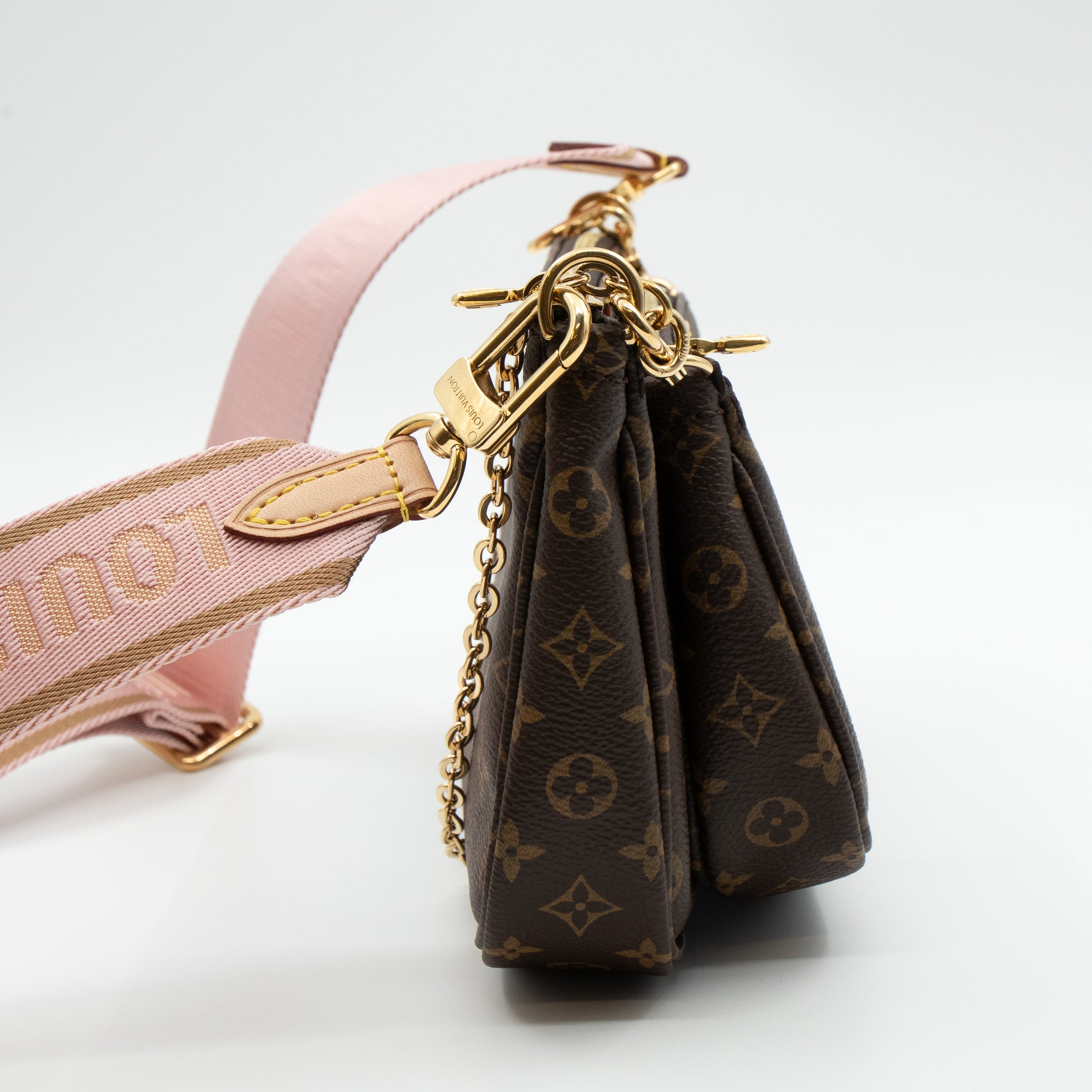 Louis Vuitton – Multi Pochette Accessoires Monogram World Tour – Queen  Station
