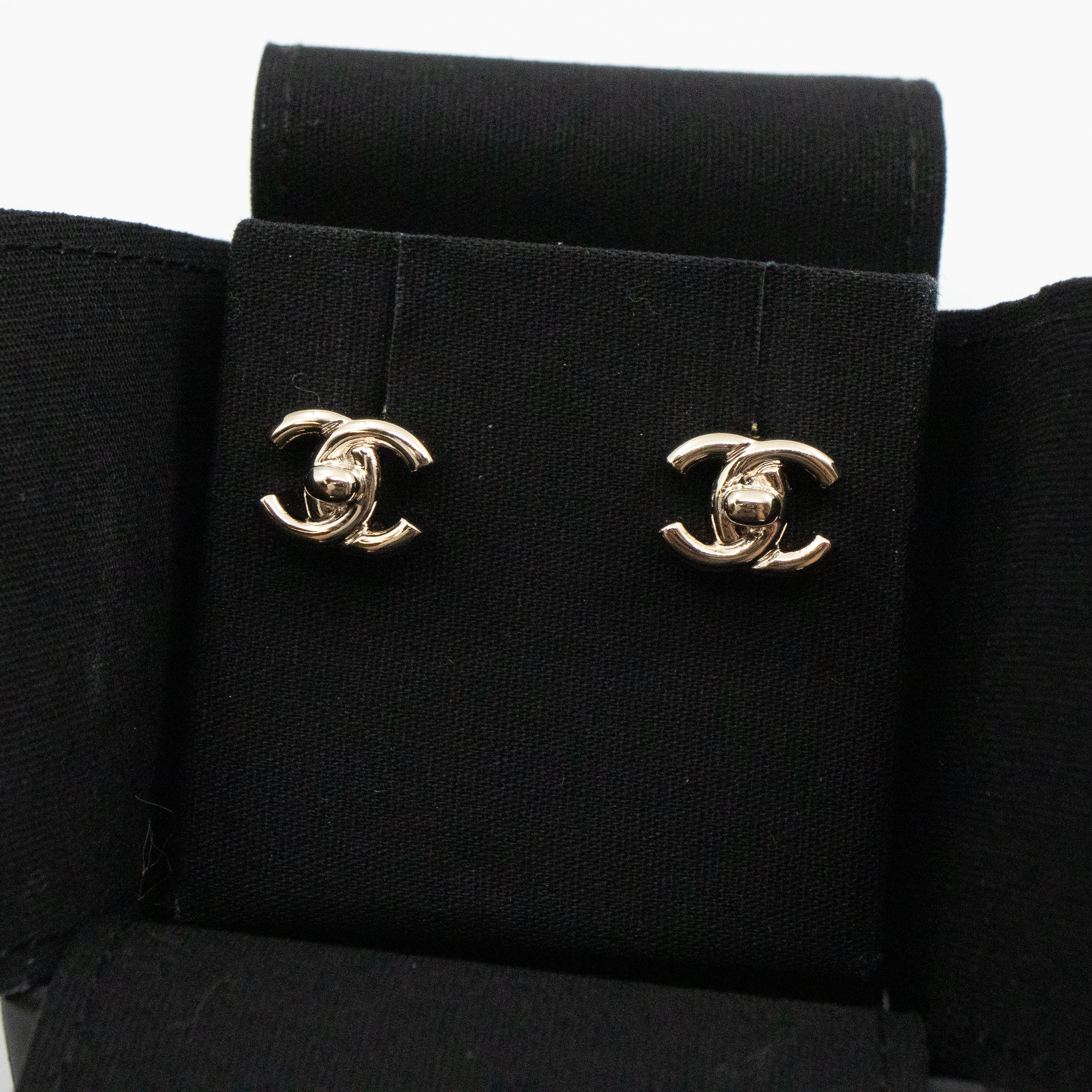 CC Turn Lock Earrings Silver