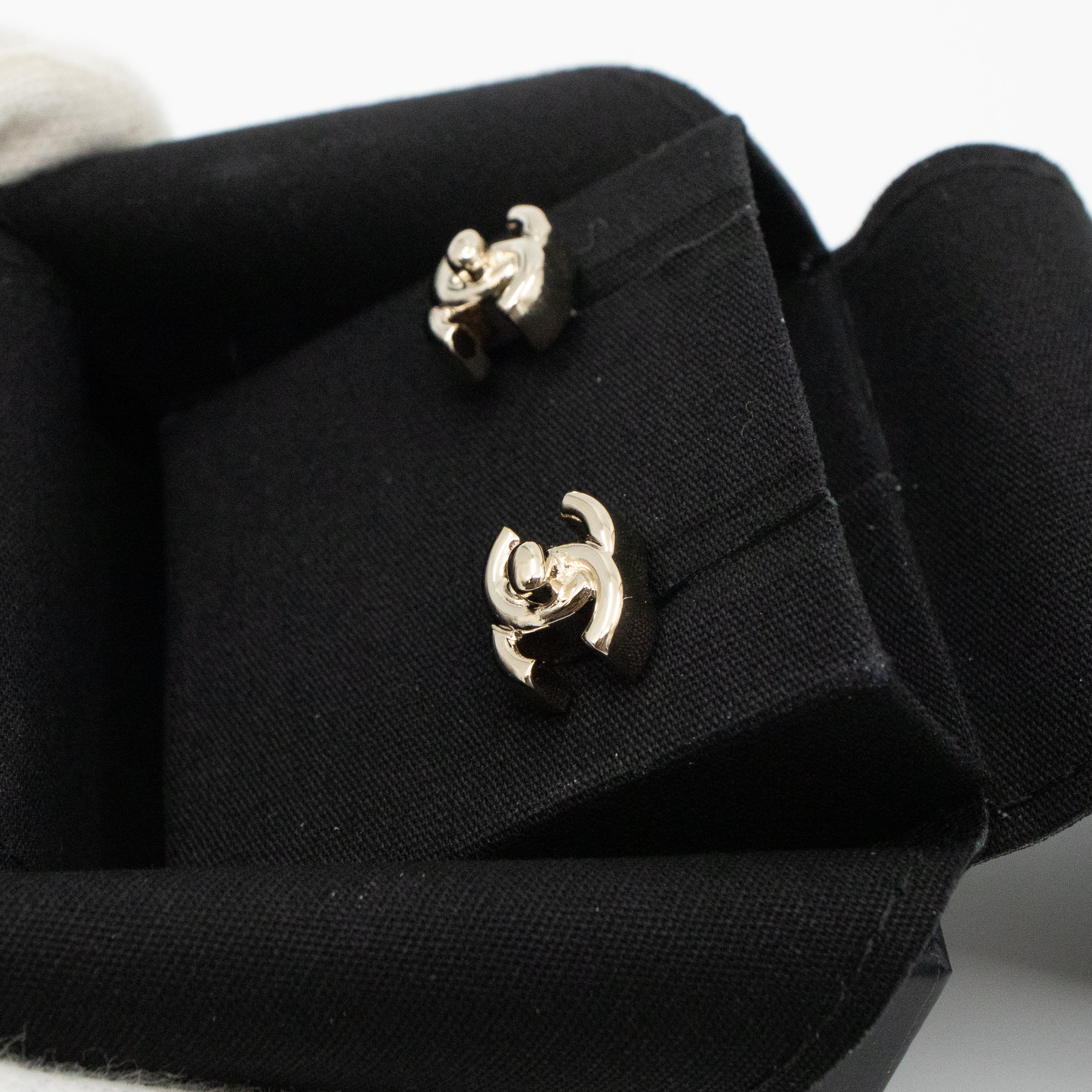CC Turn Lock Earrings Silver