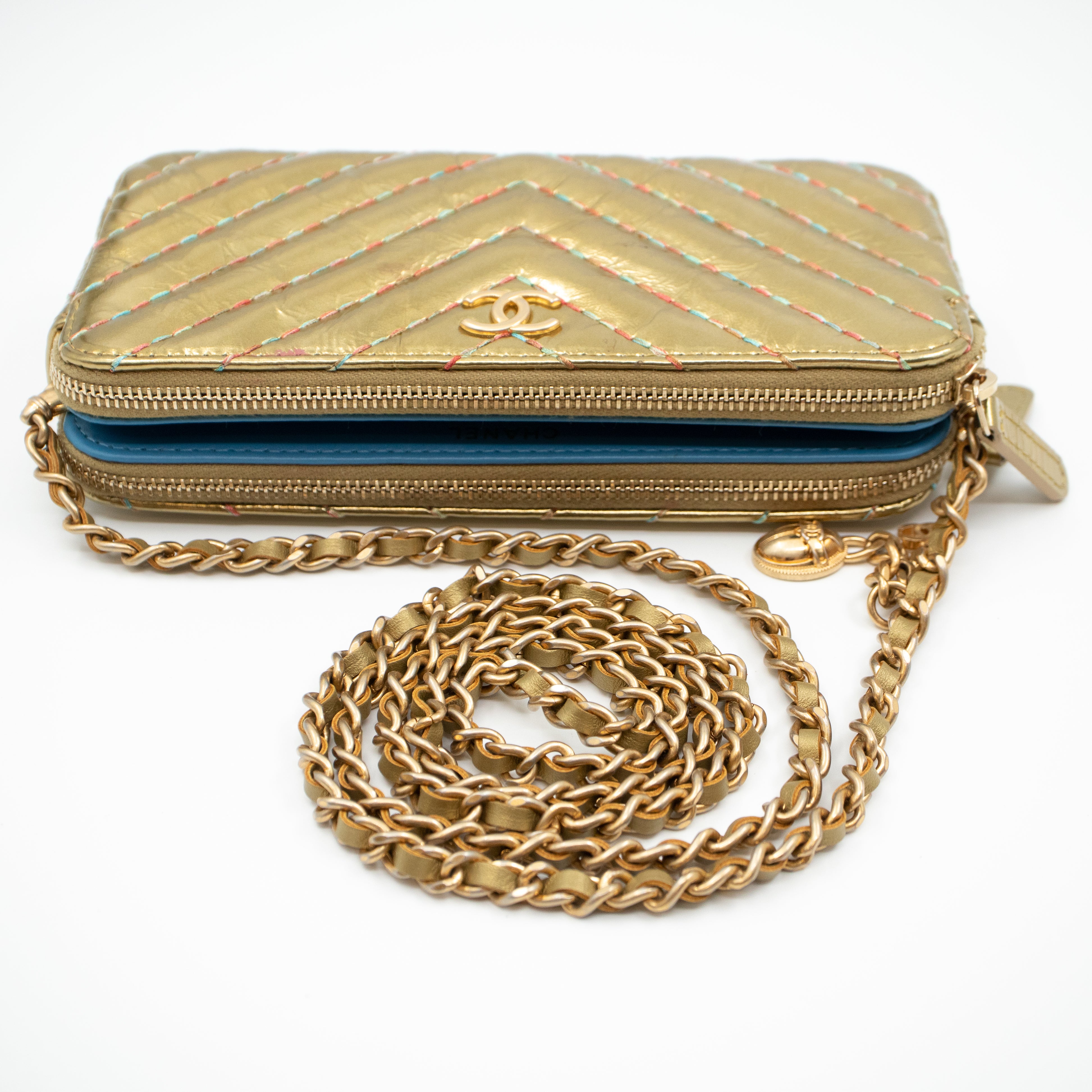 Clutch On Chain Metallic Leather Gold