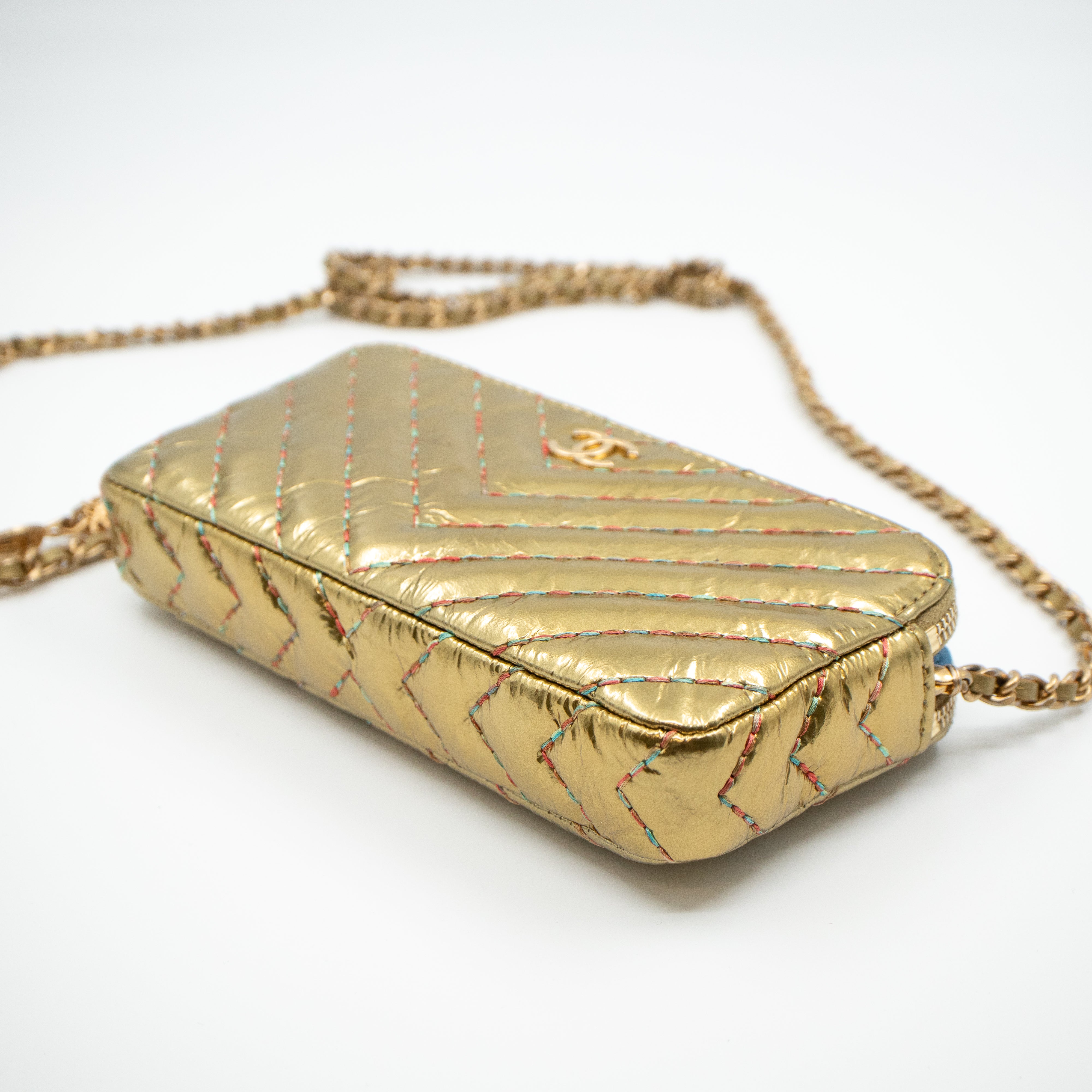Clutch On Chain Metallic Leather Gold