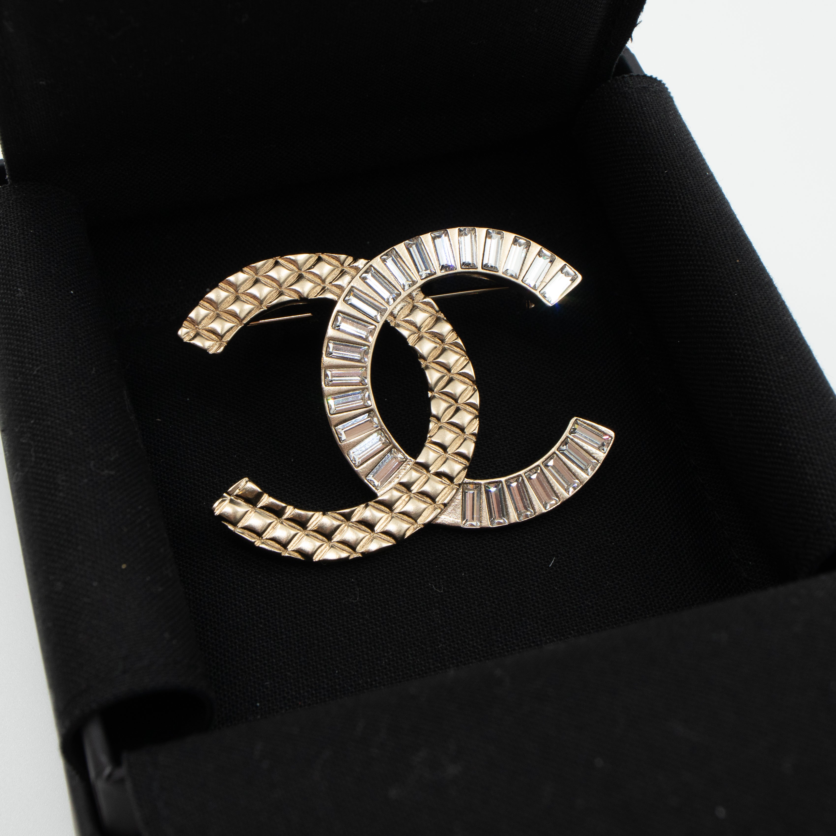 CC Brooch Crystal Light Gold