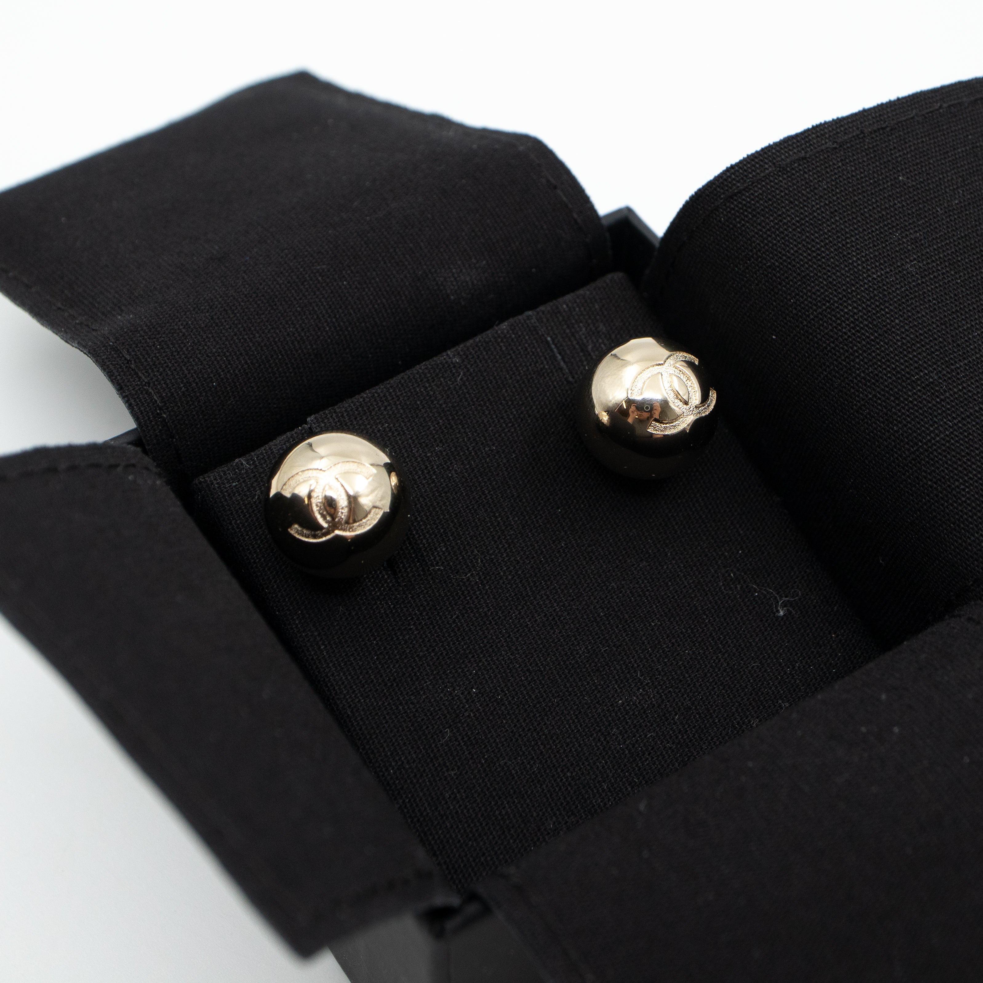 CC Sphere Earrings Light Gold